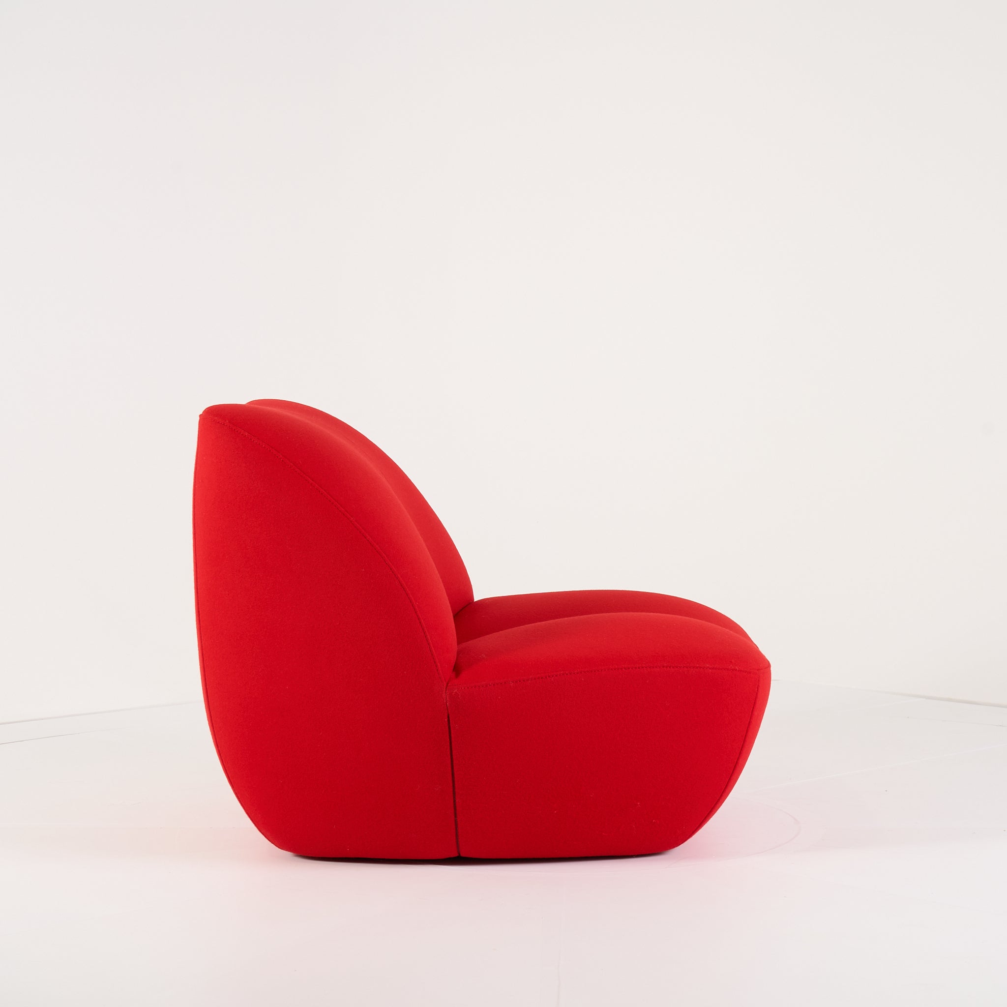 Kisss Lounge Chair by Moooi in Kvadrat Divina 3 Fabric | Gently Used – Good | Shop Now | MO-MOO-8718282779409-1129-Hero Image-1