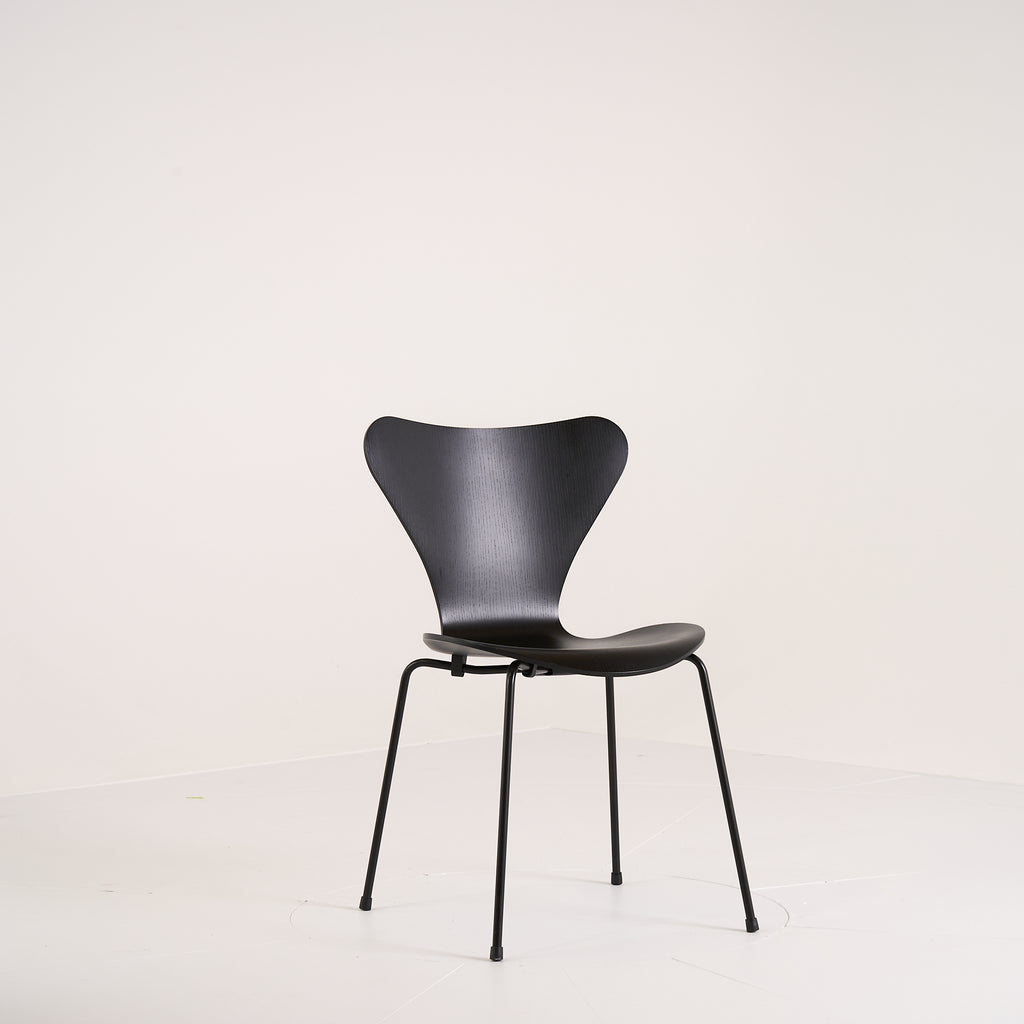 Series 7 Chair by Fritz Hansen in Black Ash / Black | Well Loved – Fair | Shop Now | MO-FHA-3107-59-Hero Image-3