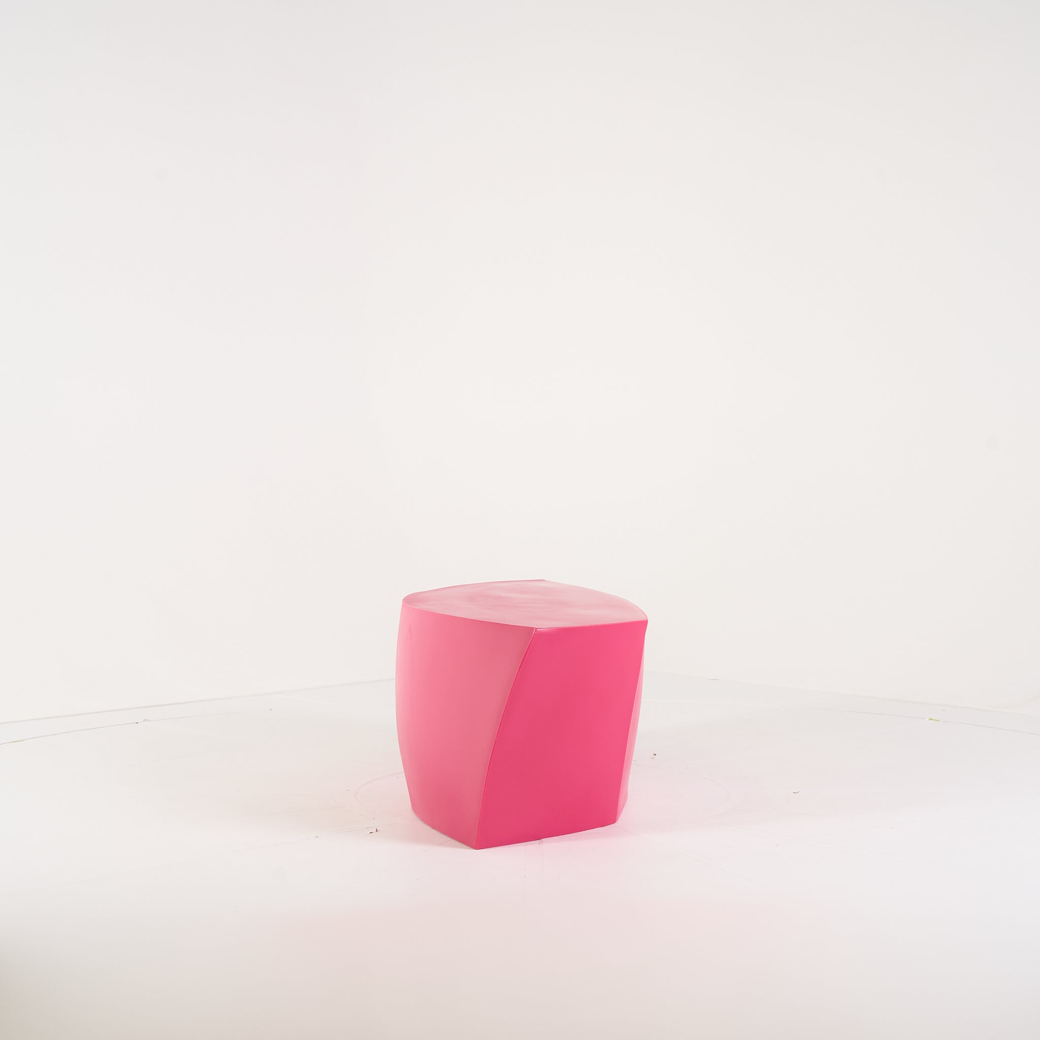 Gehry Bench by Heller in Magenta | Gently Used – Good | Shop Now | MO-HLR-1018_07-1410-Hero Image-6