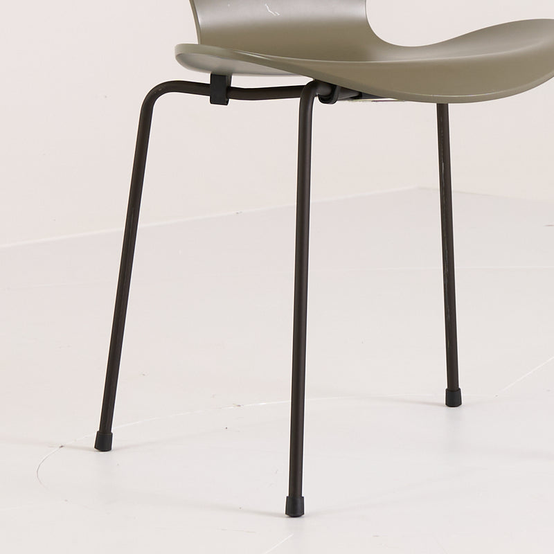 Series 7 Chair-Detail Image-1