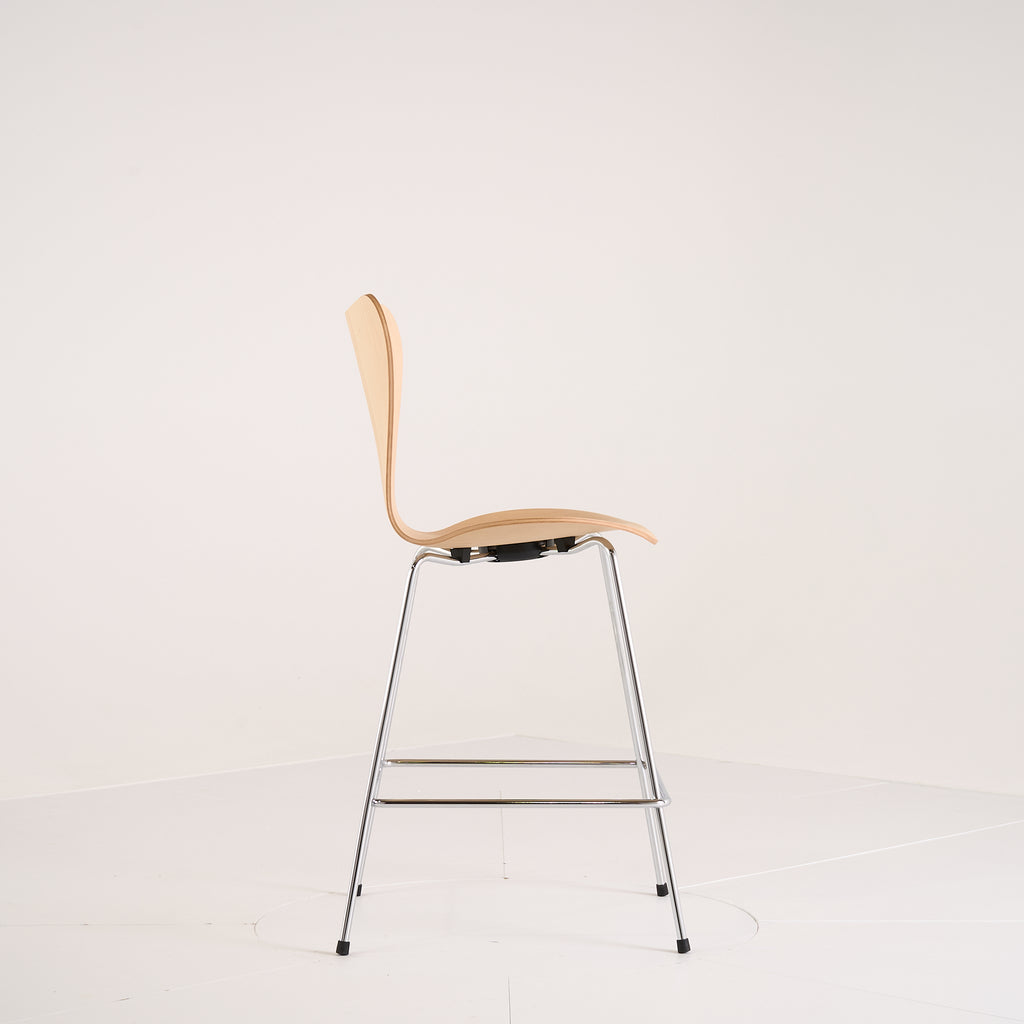 Series 7 Counter Stool by Fritz Hansen in Beech / Chrome | Floor Sample – Very Good | Shop Now | MO-FHA-3187-53-Hero Image-3