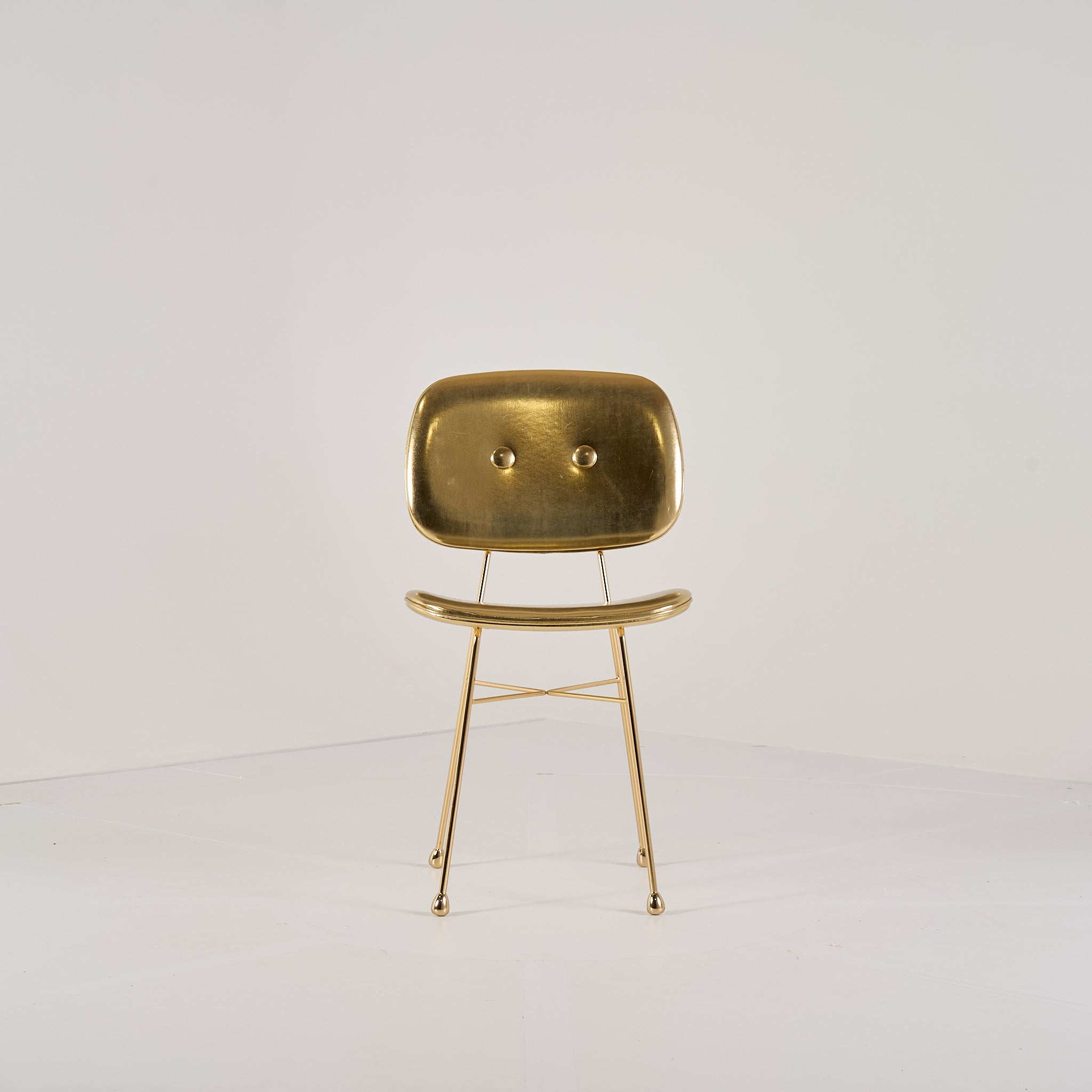 The Golden Chair by Moooi in Gold / Plated with Real Gold | Well Loved – Fair | Shop Now | MO-MOO-8718282340142-149-Hero Image-5