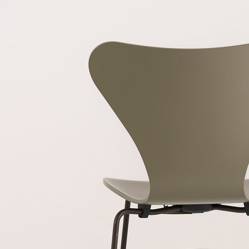 Series 7 Chair-Detail Image-3