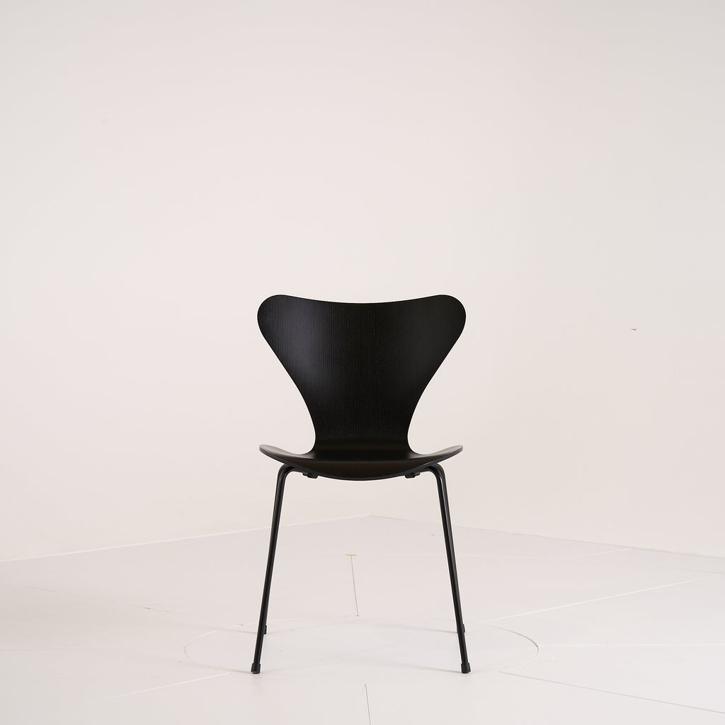 Series 7 Chair by Fritz Hansen in Black Ash / Black | Well Loved – Fair | Shop Now | MO-FHA-3107-59-Hero Image-5