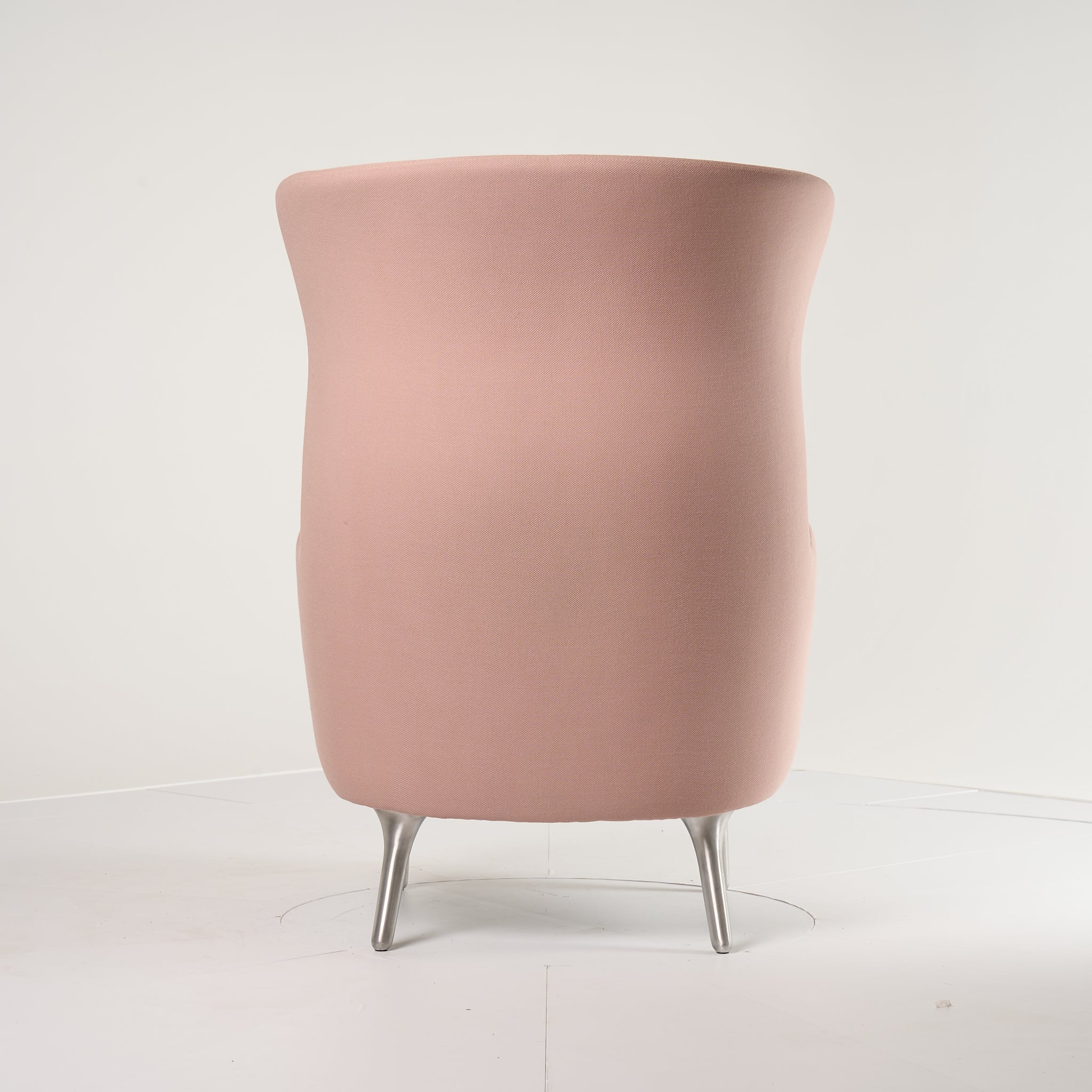 Ro Chair by Fritz Hansen in Steelcut Beige/Red / Nabis Pale Rose / Aluminum | Open Box – Excellent | Shop Now | MO-FHA-JH1MU-37-Hero Image-1