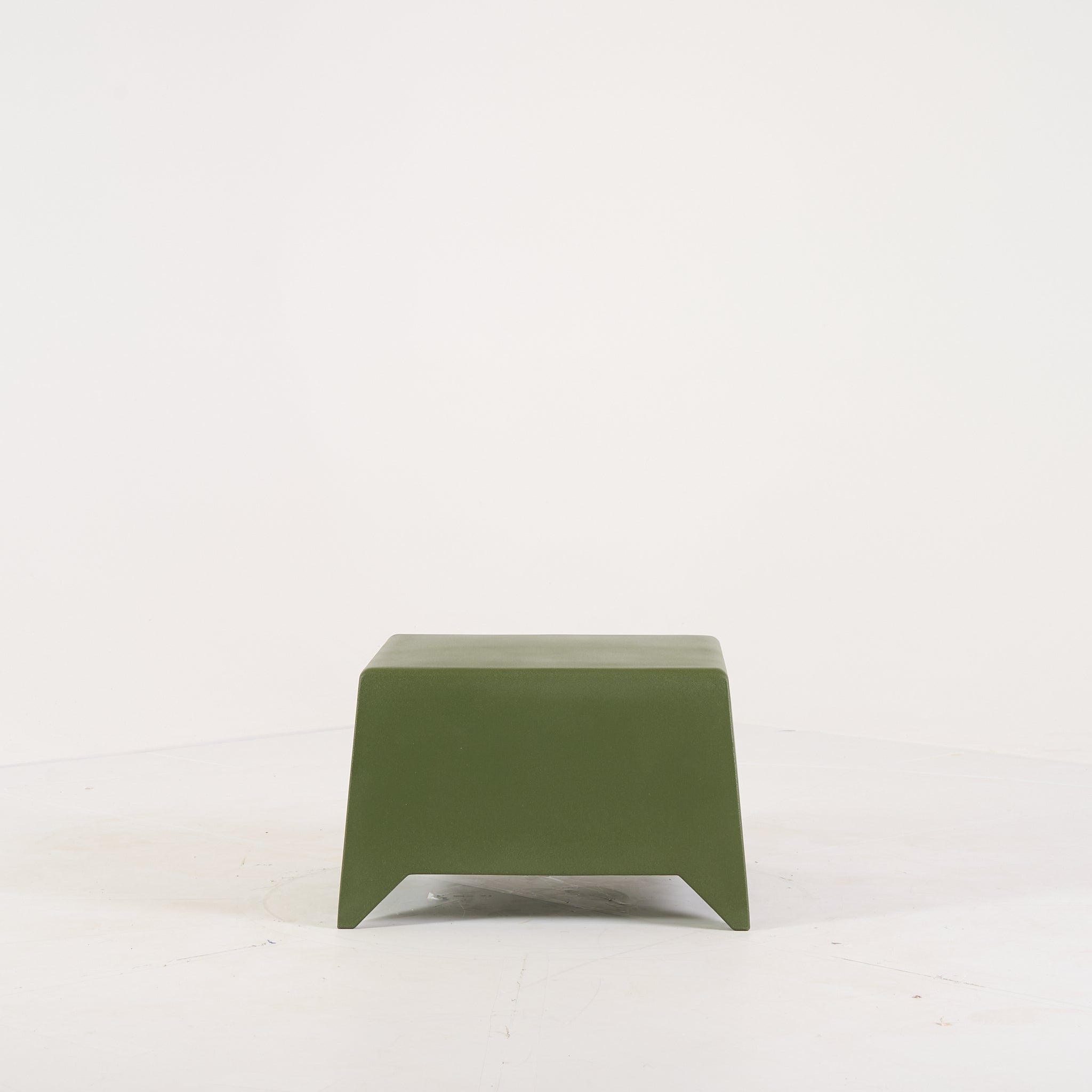 MB5 Table by Heller in Olive (Custom Color) | Open Box – Excellent | Shop Now | MO-HLR-1009_99-1455-Hero Image-1