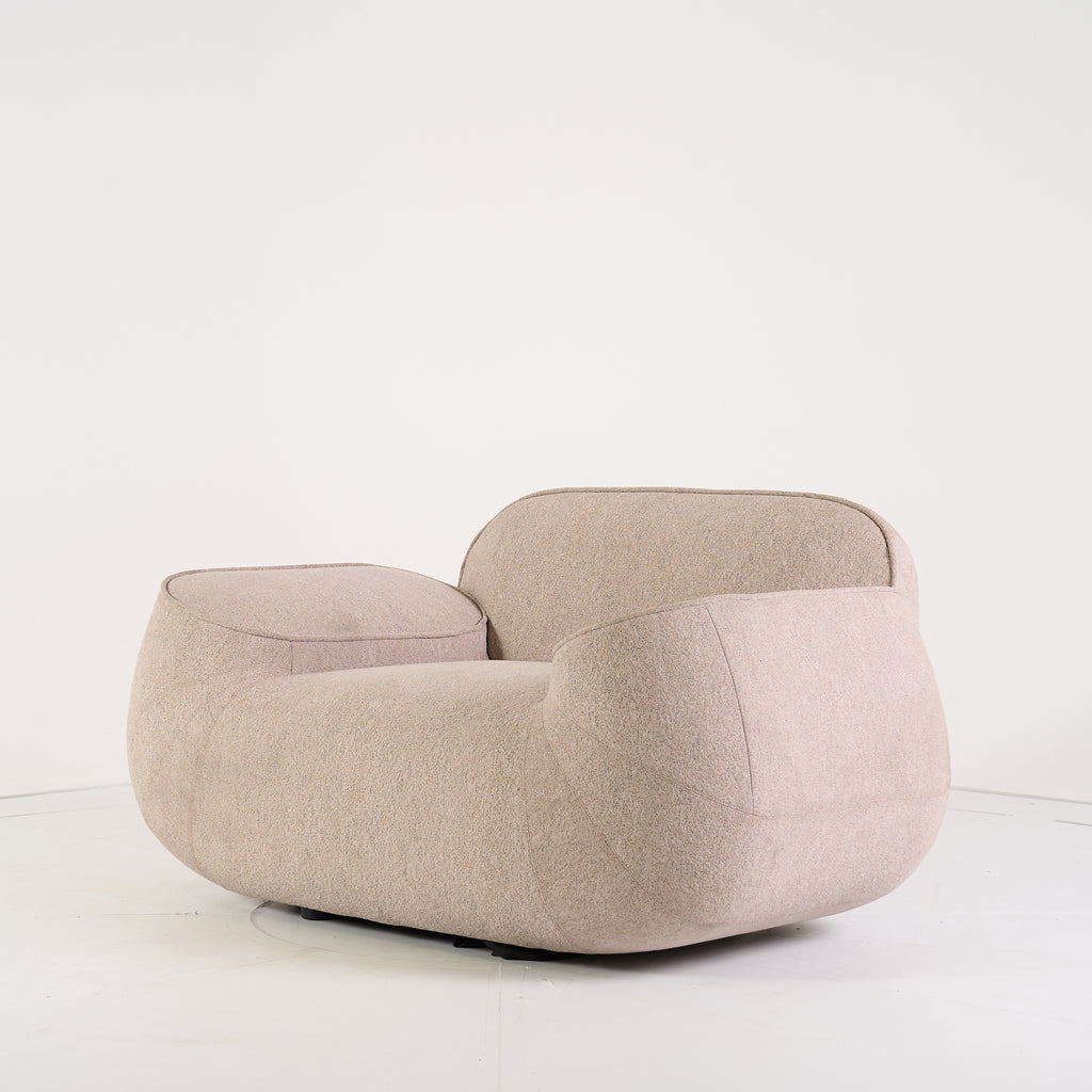 Big George Armchair by Moooi in Arda 211 | Floor Sample – Very Good | Shop Now | MO-MOO-8718282780900-1425-Hero Image-7
