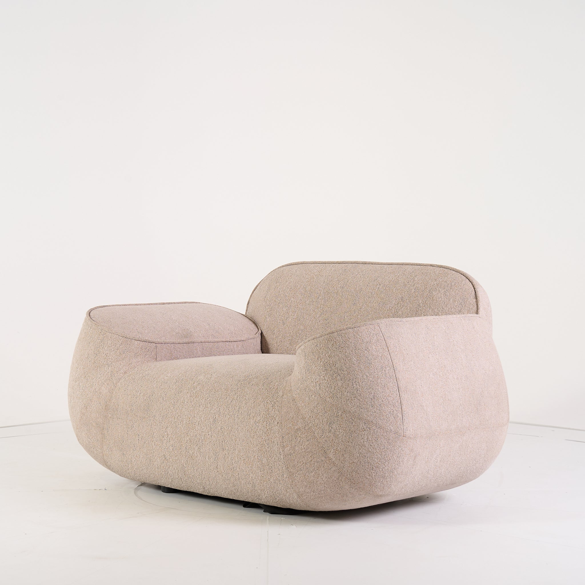 Big George Armchair by Moooi in Arda 211 | Floor Sample – Very Good | Shop Now | MO-MOO-8718282780900-1425-Hero Image-7
