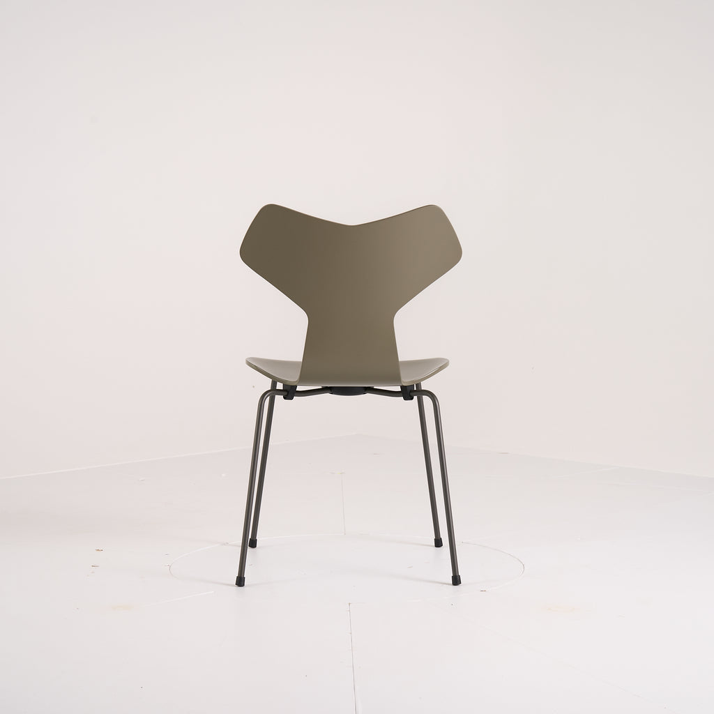 Grand Prix Chair by Fritz Hansen in Olive Green Lacquer / Warm Graphite | Floor Sample – Very Good | Shop Now | MO-FHA-3130-49-Hero Image-6