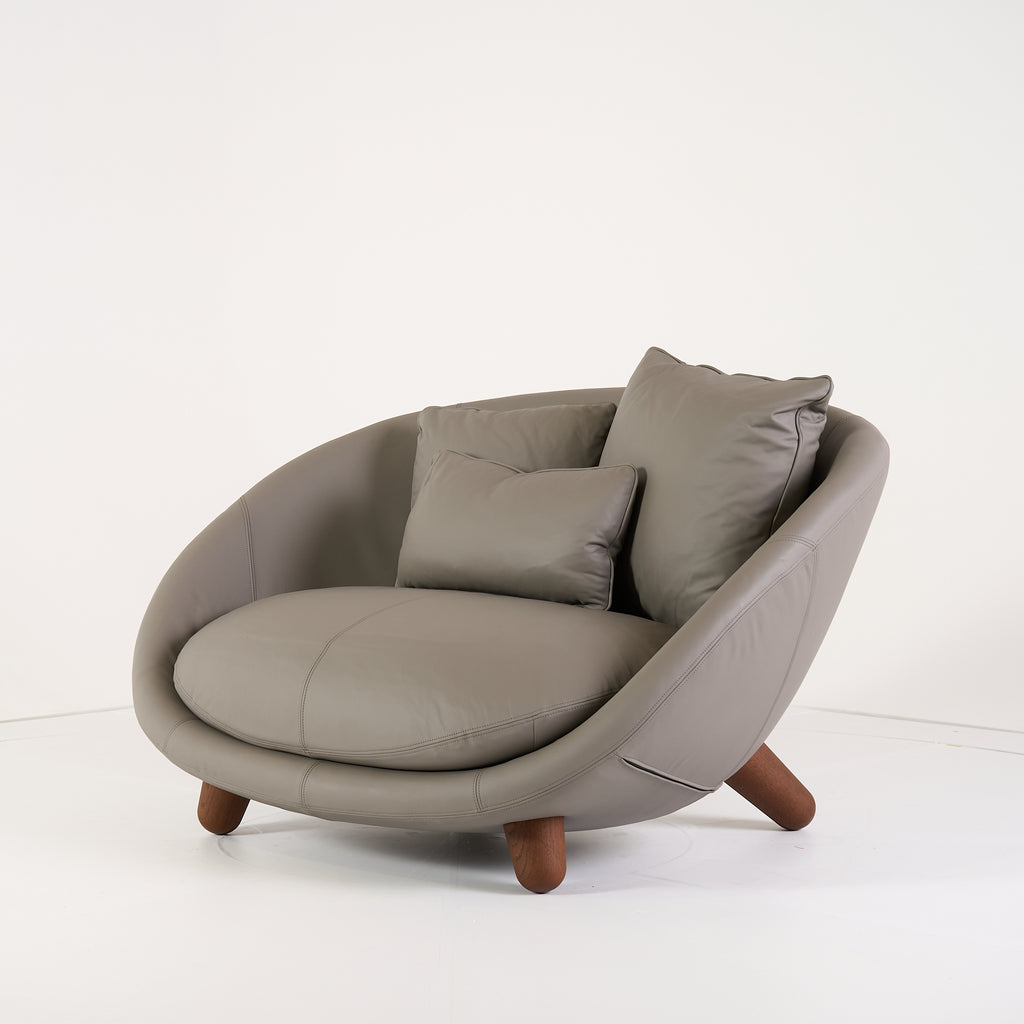 Love Sofa by Moooi in Spectrum Grey 30131, Cinnamon Legs | Floor Sample – Very Good | Shop Now | MO-MOO-8718282783796-175-Hero Image-6
