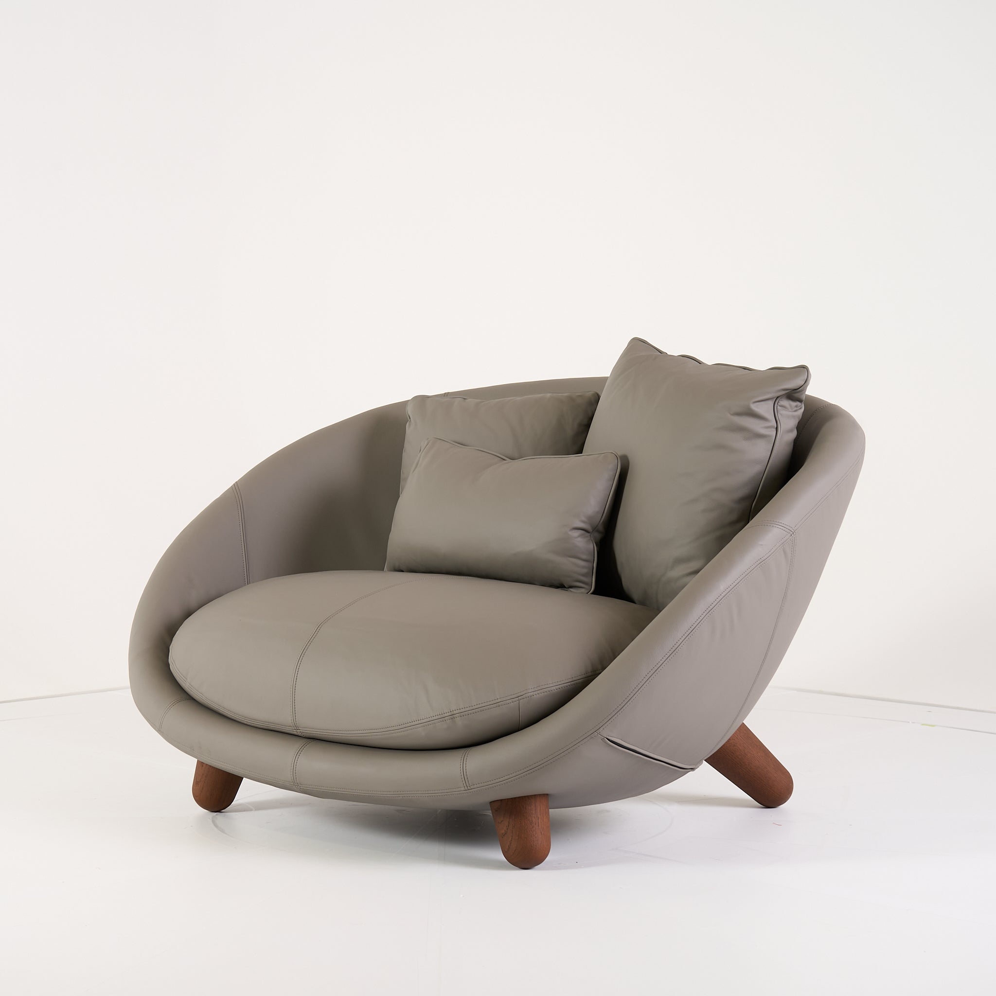 Love Sofa by Moooi in Spectrum Grey 30131, Cinnamon Legs | Floor Sample – Very Good | Shop Now | MO-MOO-8718282783796-175-Hero Image-6