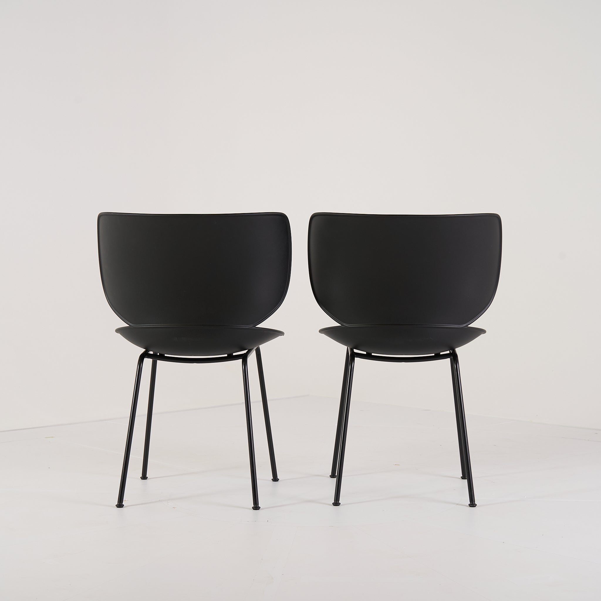 Hana Chairs Unupholstered Set of 2 by Moooi in Black, Non-Stacking | Gently Used – Good | Shop Now | MO-MOO-8718282380278-1248-Hero Image-3
