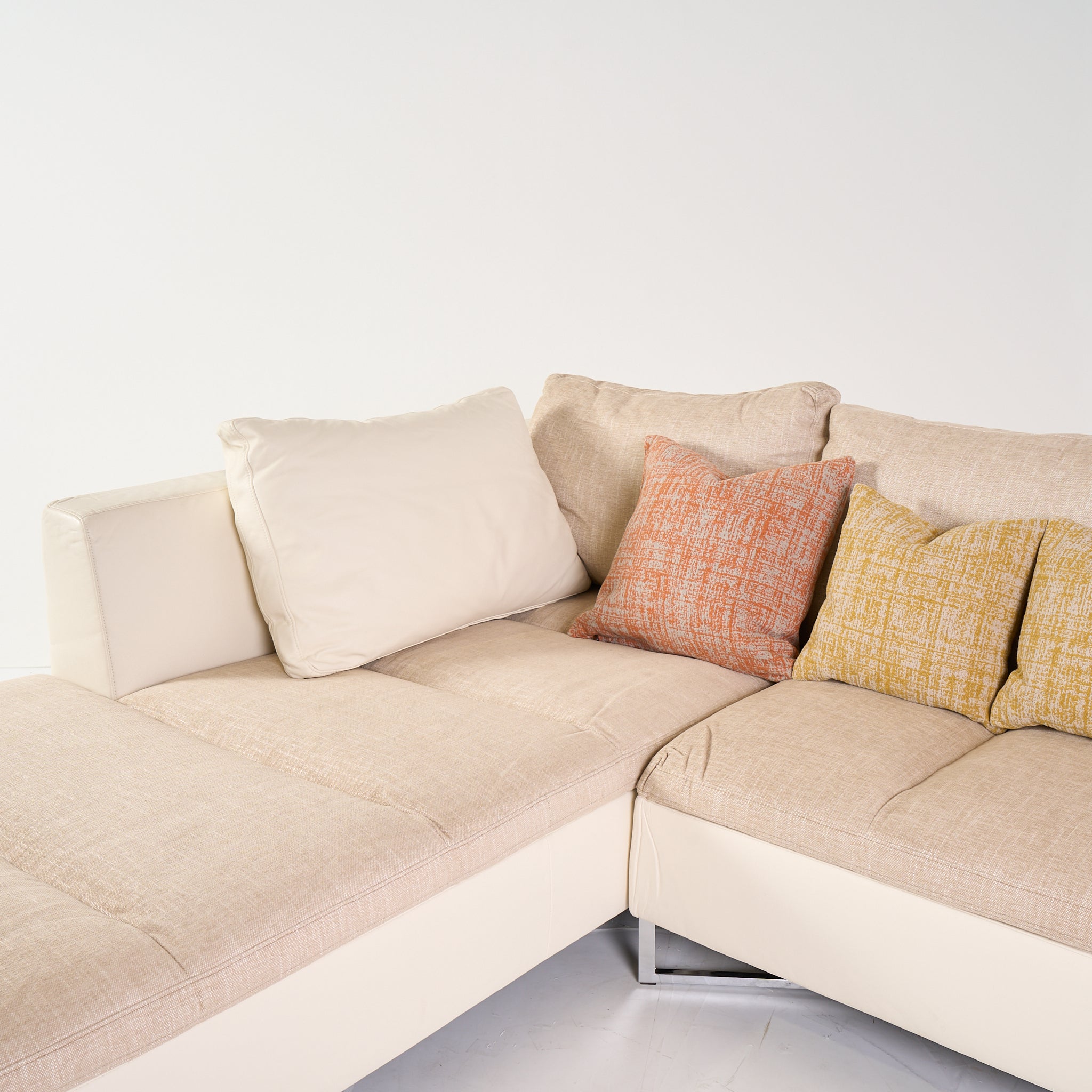 Feng Modular Sofa by Ligne Roset in Cuir Diva / Kerala Blanc, Ficelle | Gently Used – Good | Shop Now | MO-LIR-13600010_13600020_13600130_13600140_13600730_13600750-1171-Hero Image-5