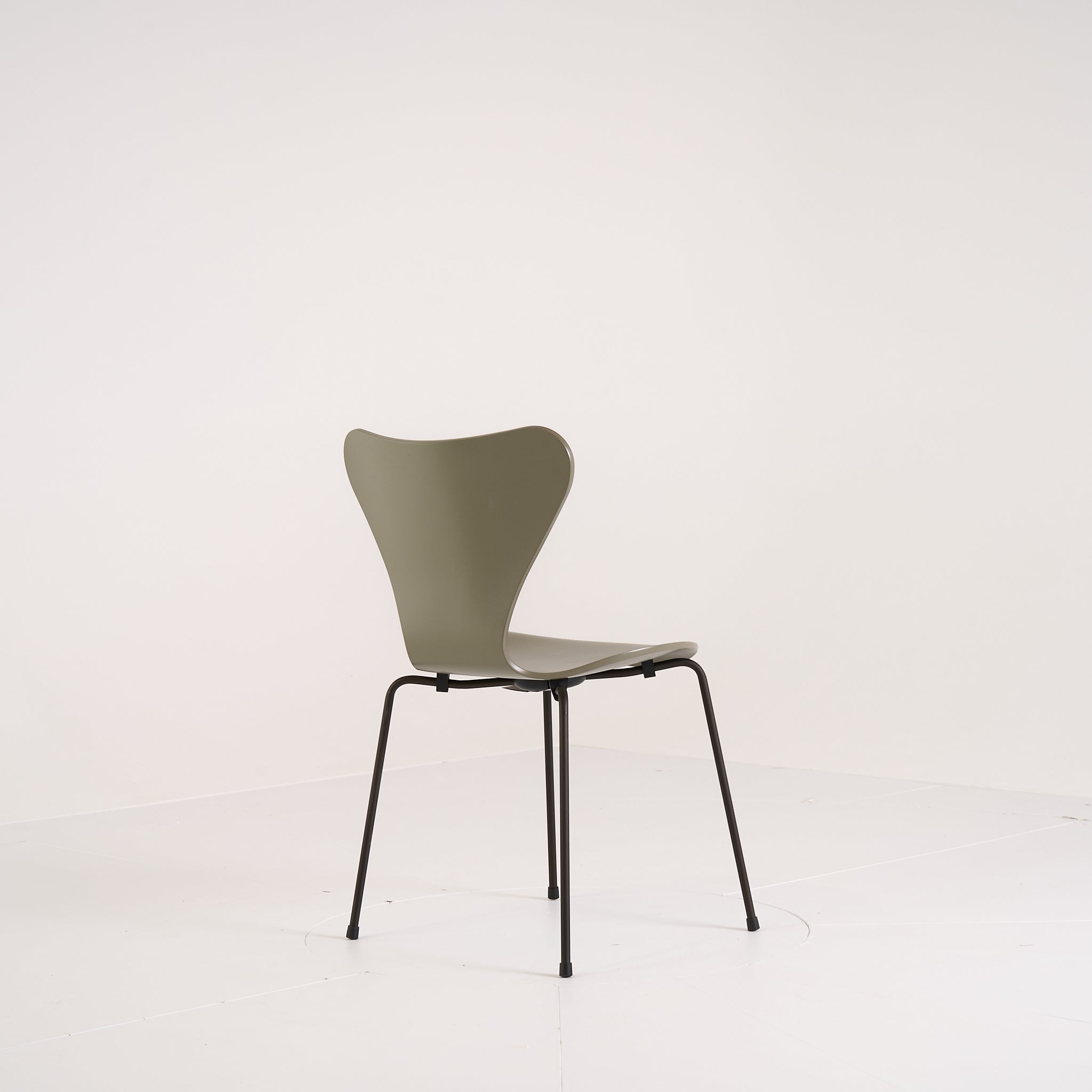 Series 7 Chair by Fritz Hansen in Olive Green Lacquer / Brown Bronze | Gently Used – Good | Shop Now | MO-FHA-3107-65-Hero Image-2