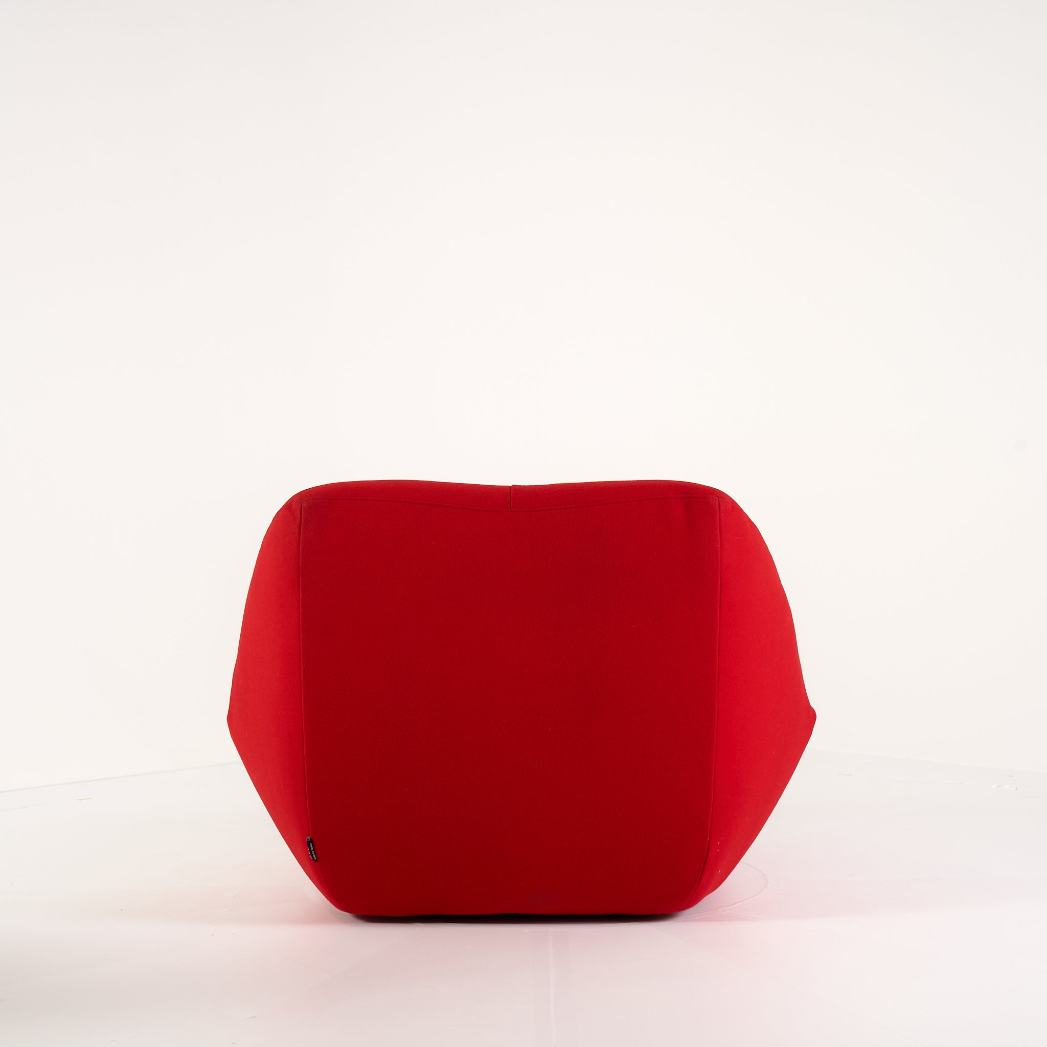 Kisss Lounge Chair by Moooi in Kvadrat Divina 3 Fabric | Gently Used – Good | Shop Now | MO-MOO-8718282779409-163-Hero Image-6