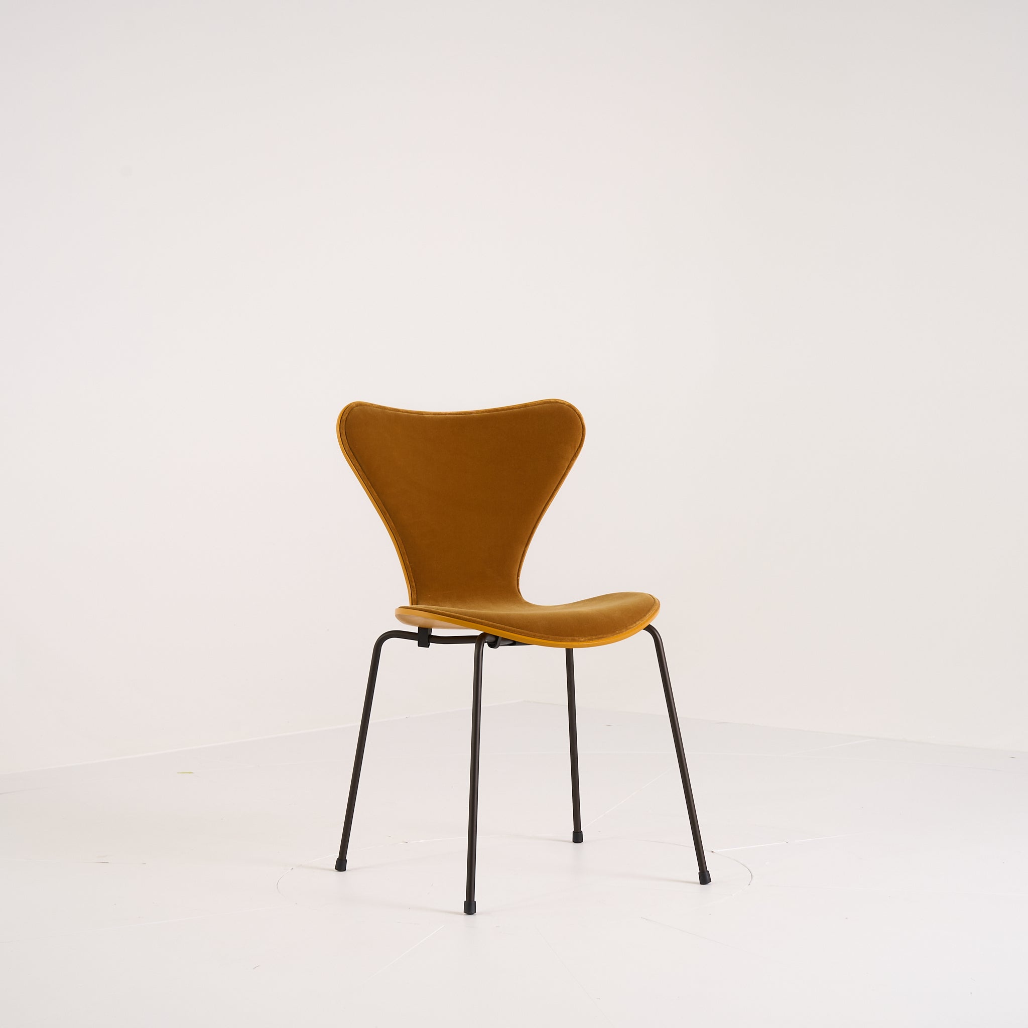 Series 7 Chair  by Fritz Hansen in Belfast Ochre / Burnt Yellow Ash / Brown Bronze | Floor Sample – Very Good | Shop Now | MO-FHA-3107FRU-62-Hero Image-2