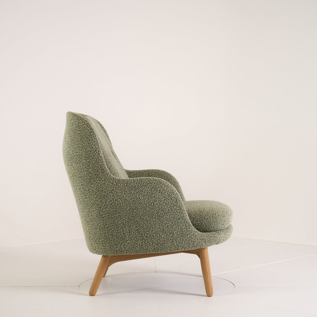 Fri Chair by Fritz Hansen in Knoll Looped In Ivy / Oak | Open Box – Excellent | Shop Now | MO-FHA-JH4-42-Hero Image-6