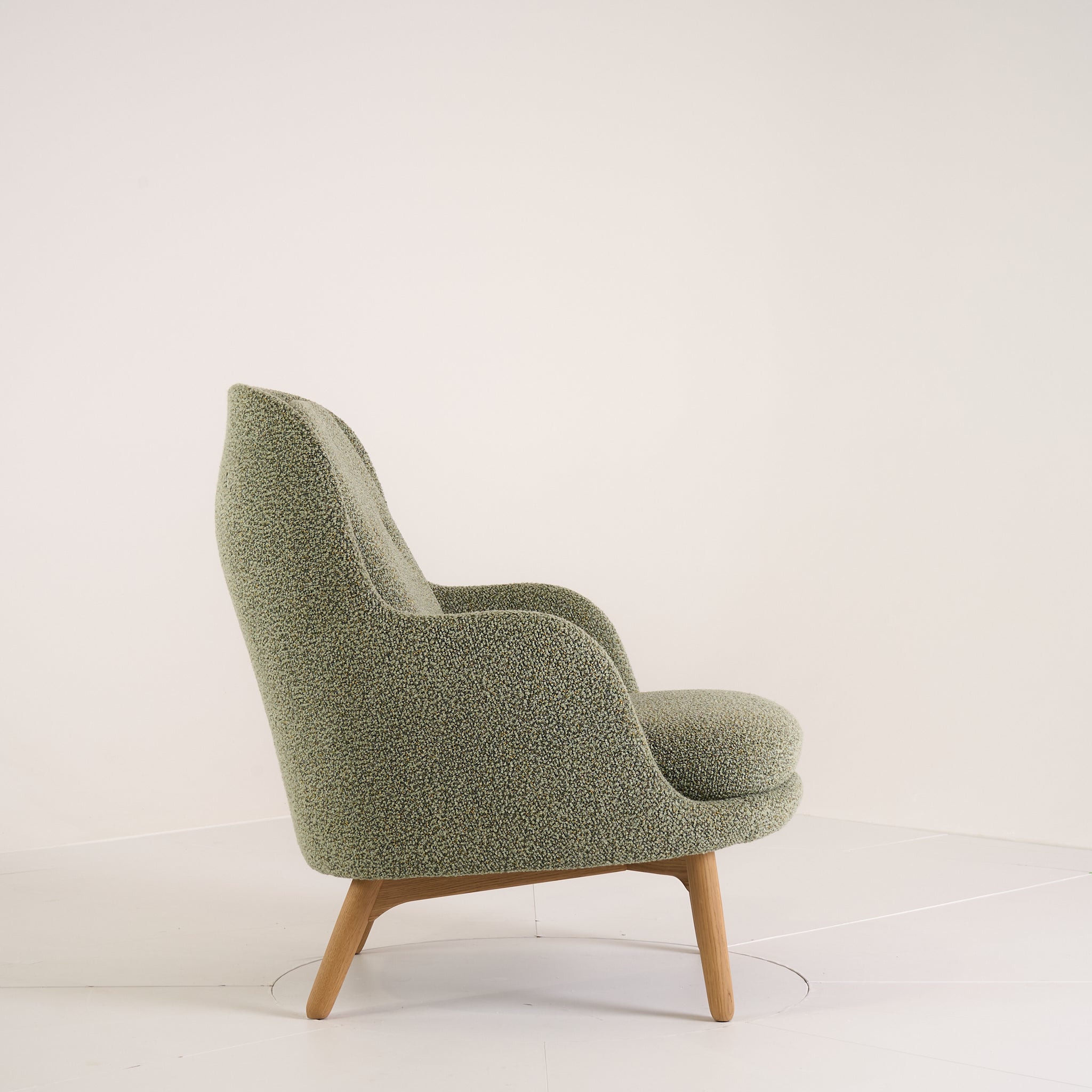 Fri Chair by Fritz Hansen in Knoll Looped In Ivy / Oak | Open Box – Excellent | Shop Now | MO-FHA-JH4-42-Hero Image-6