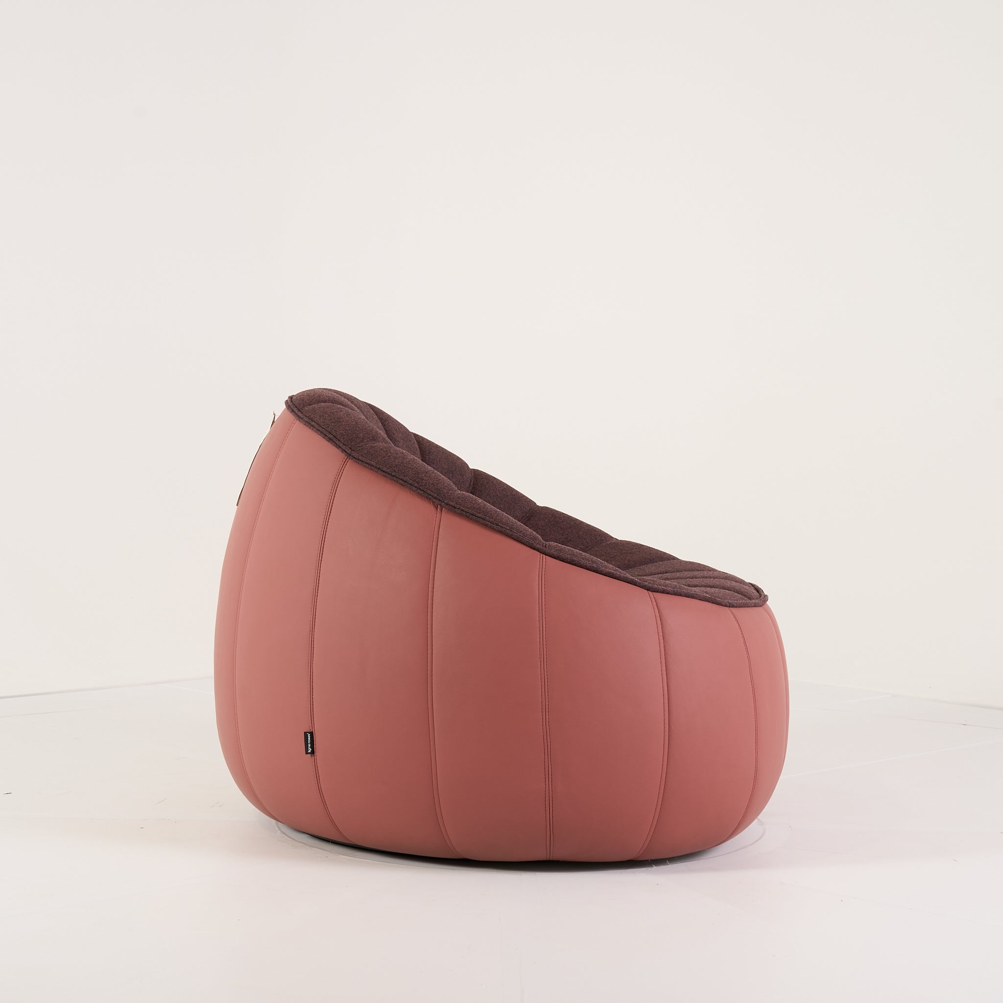 Ottoman Indoor Armchair by Ligne Roset in Cuir / Divina Colombin | Floor Sample – Very Good | Shop Now | MO-LIR-18220120_210-1224-Hero Image-4