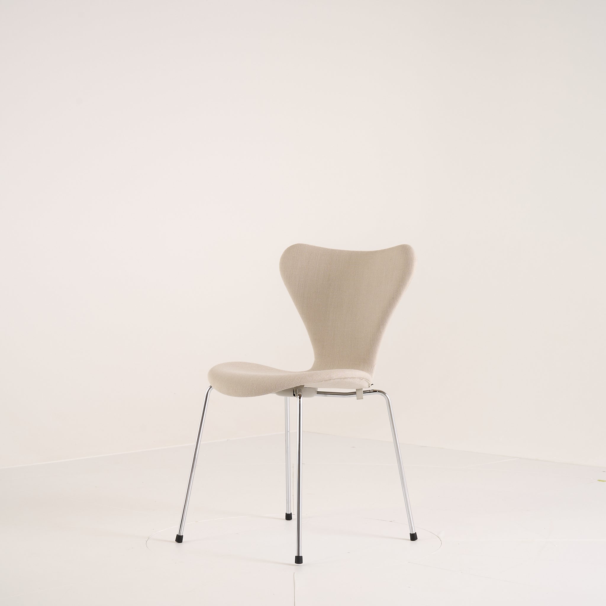 Series 7 Chair by Fritz Hansen in Christianhavn 1120 / Chrome | Well Loved – Fair | Shop Now | MO-FHA-3107FU-60-Hero Image-4