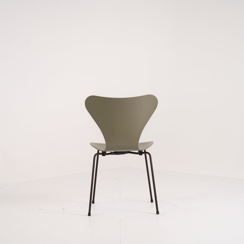Series 7 Chair by Fritz Hansen in Olive Green Lacquer / Brown Bronze | Gently Used – Good | Shop Now | MO-FHA-3107-65-Hero Image-6