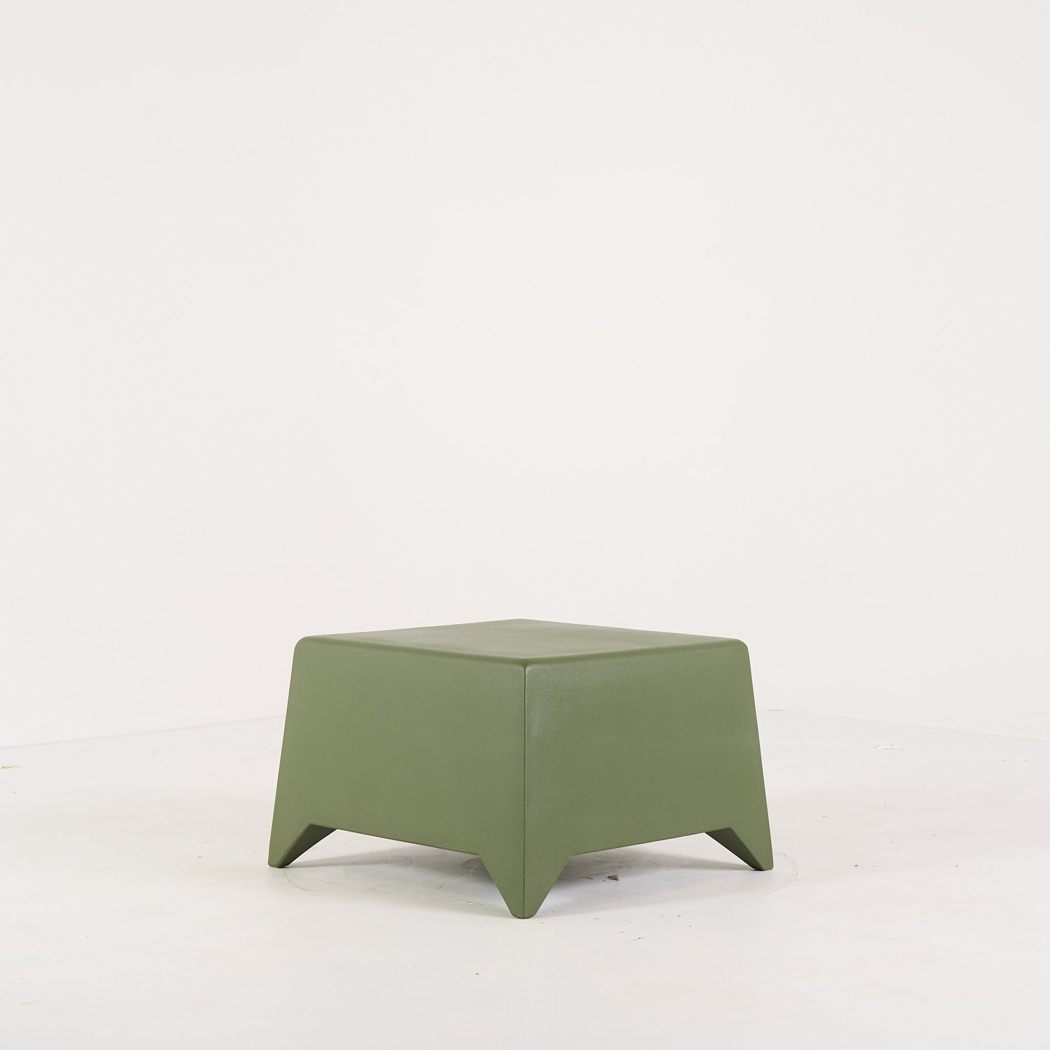 MB5 Table by Heller in Olive (Custom Color) | Open Box – Excellent | Shop Now | MO-HLR-1009_99-1455-Hero Image-5