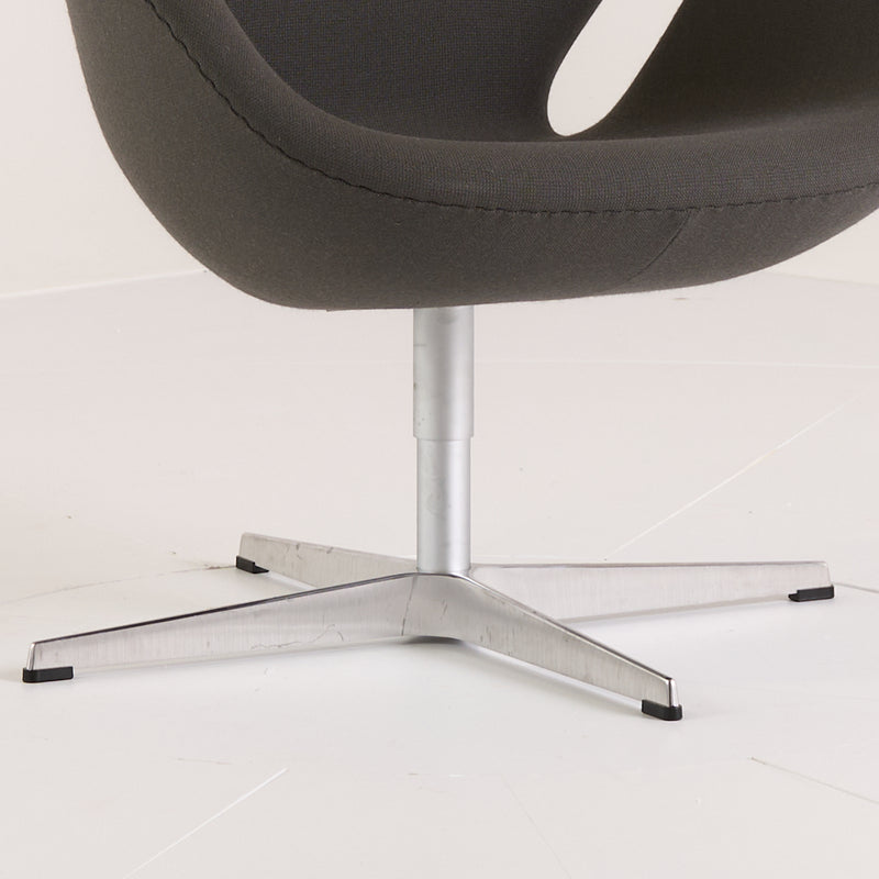 Swan Chair -Detail Image-2