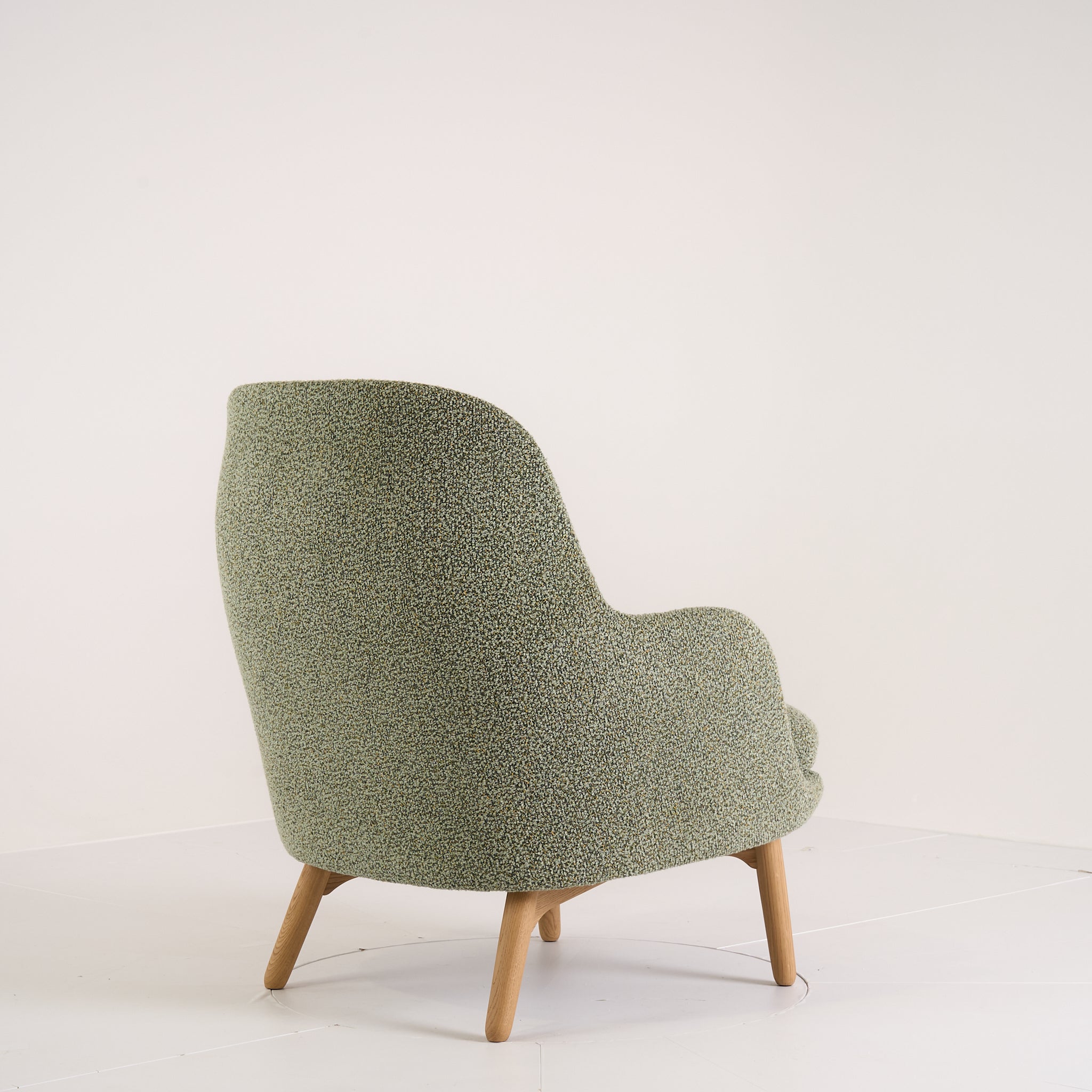 Fri Chair by Fritz Hansen in Knoll Looped In Ivy / Oak | Open Box – Excellent | Shop Now | MO-FHA-JH4-42-Hero Image-2