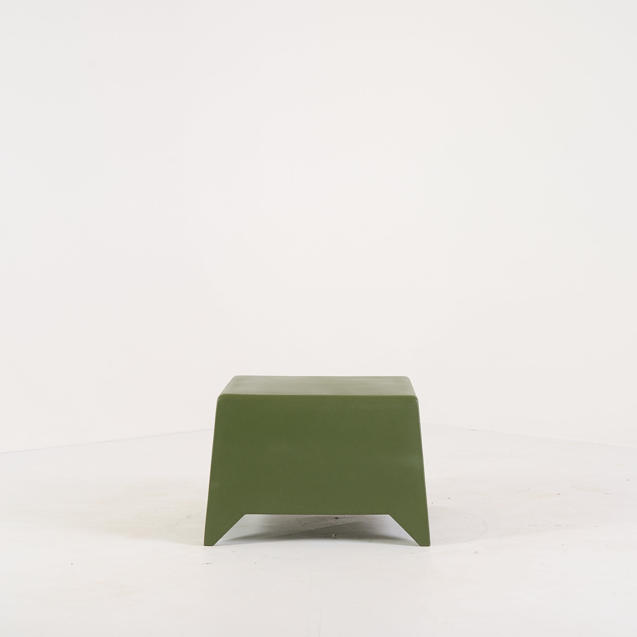 MB5 Table by Heller in Olive (Custom Color) | Open Box – Excellent | Shop Now | MO-HLR-1009_99-1455-Hero Image-6