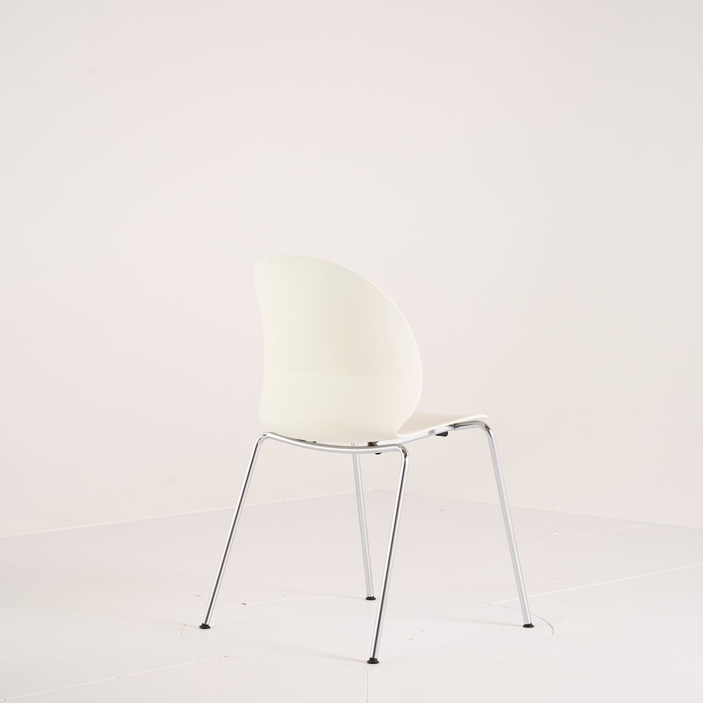 Recycle Chair by Fritz Hansen in Off White / Chrome | Well Loved – Fair | Shop Now | MO-FHA-N02_10_Chair-93-Hero Image-2