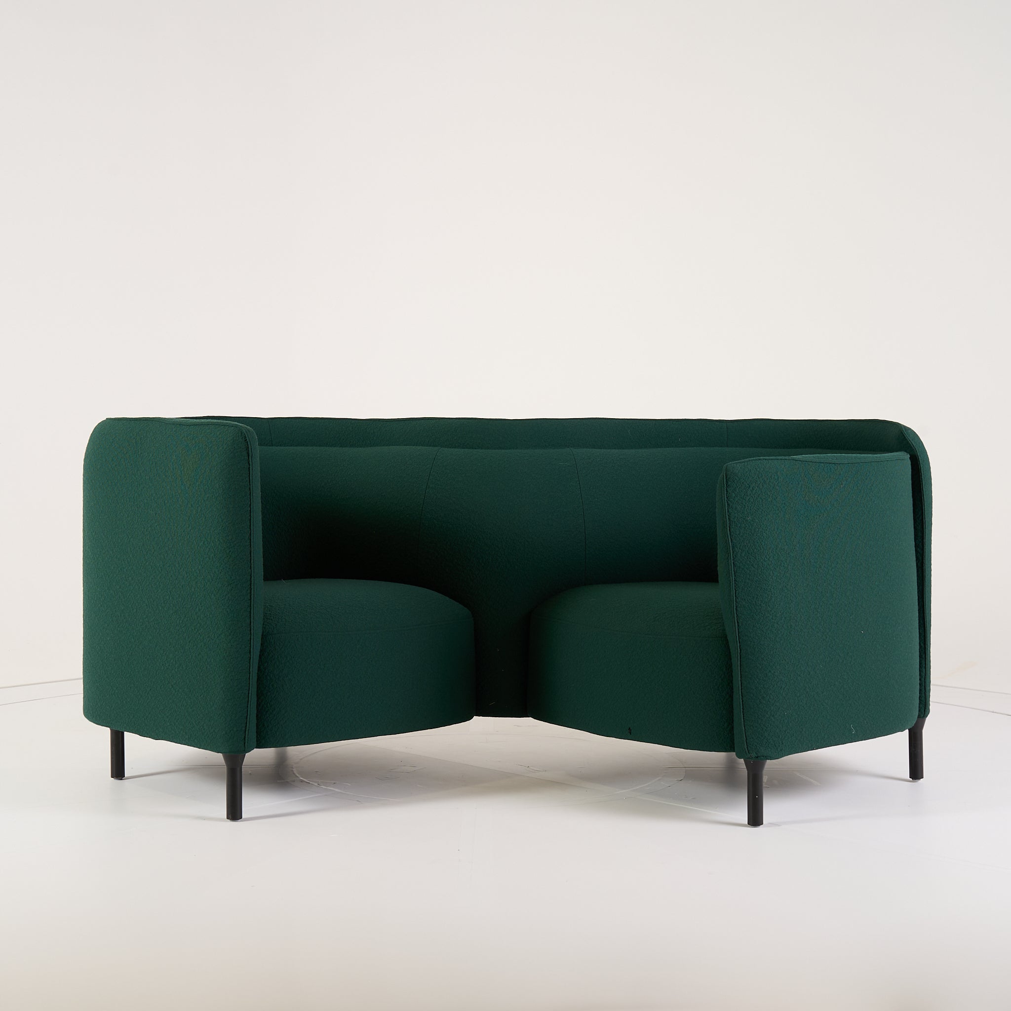 Hémicycle Vis-a-vis seat by Ligne Roset in Maxi Sapin | Well Loved – Fair | Shop Now | MO-LIR-14200600-1211-Hero Image-2