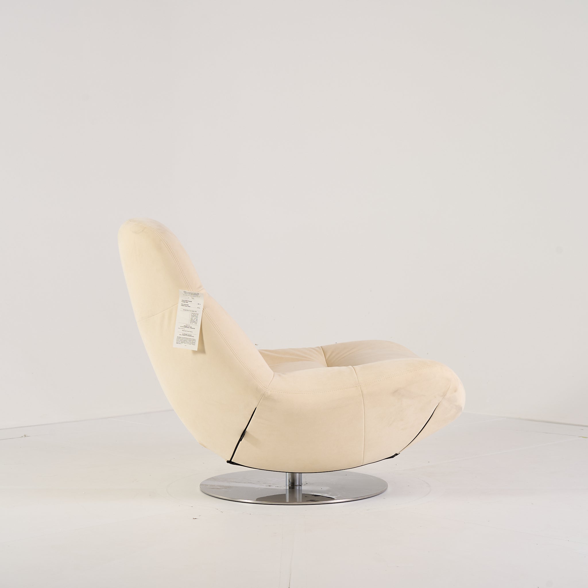 Manarola Swivelling Armchair by Ligne Roset in Alcantara Eggshell | Project Piece – As-Is | Shop Now | MO-LIR-14090200-1198-Hero Image-3