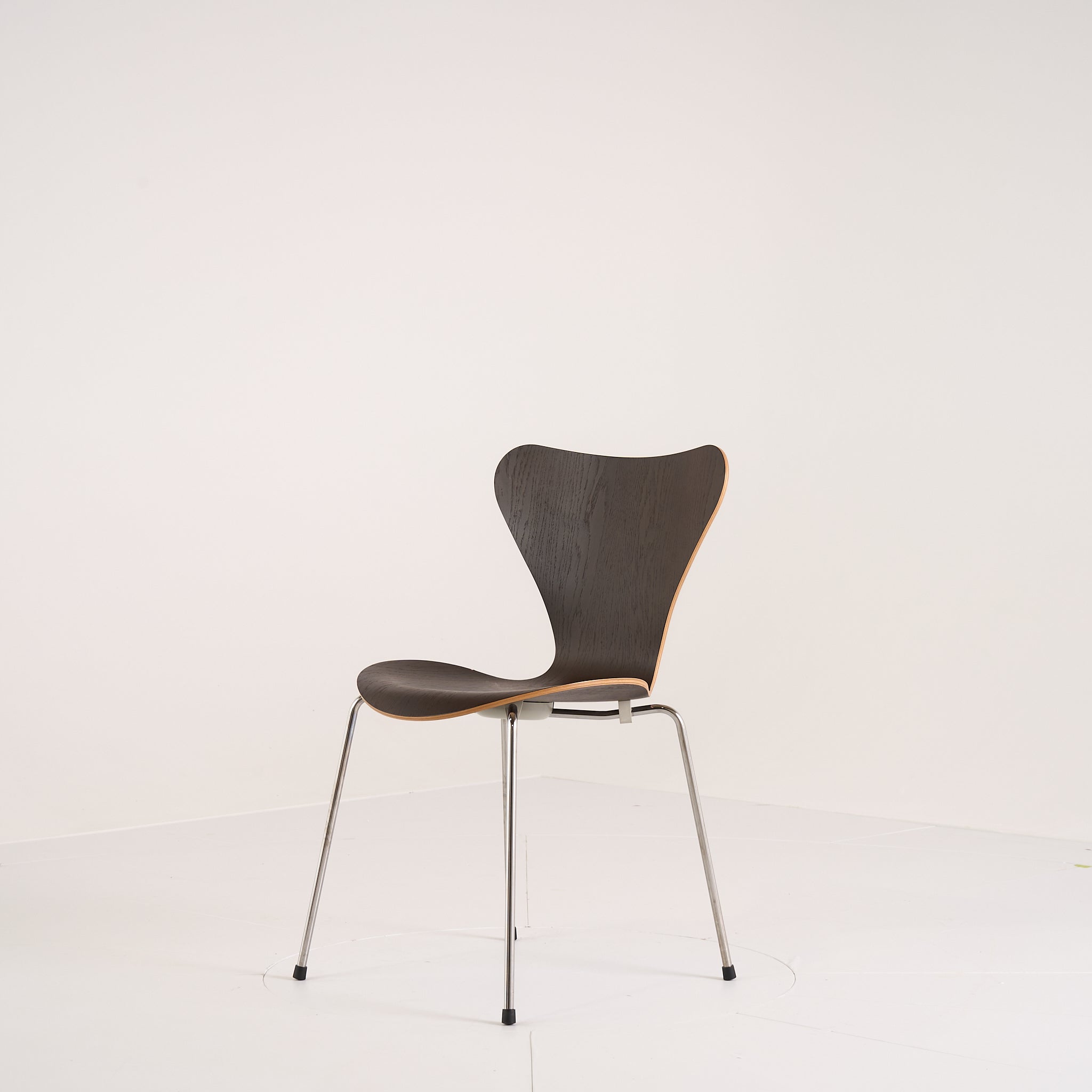 Series 7 Chair by Fritz Hansen in Dark Stained Oak Veneer / Chrome | Well Loved – Fair | Shop Now | MO-FHA-3107-123-Hero Image-4