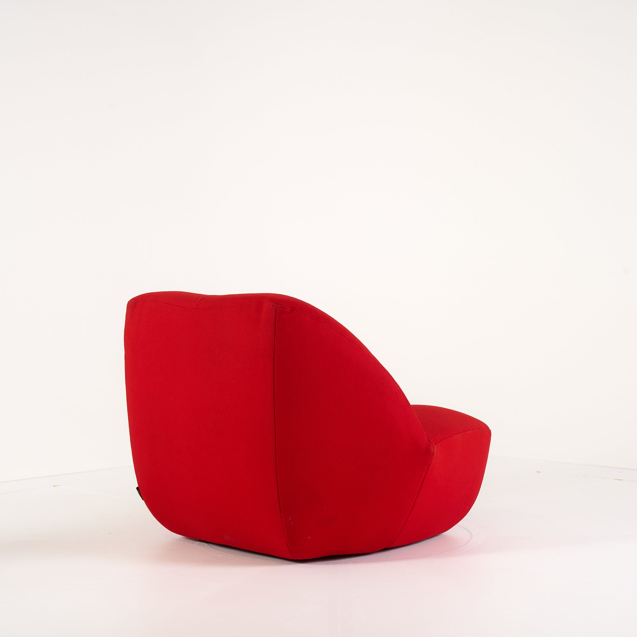 Kisss Lounge Chair by Moooi in Kvadrat Divina 3 Fabric | Gently Used – Good | Shop Now | MO-MOO-8718282779409-163-Hero Image-2