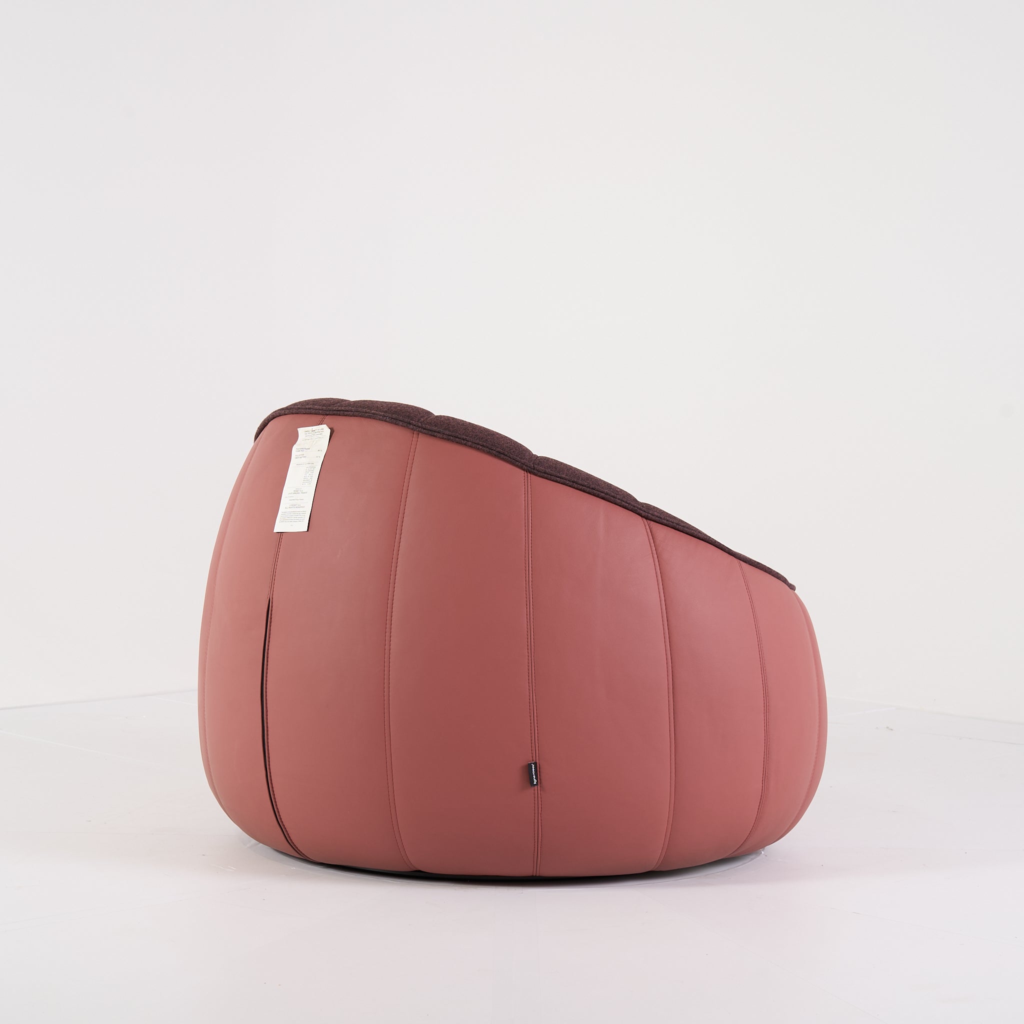 Ottoman Indoor Armchair by Ligne Roset in Cuir / Divina Colombin | Floor Sample – Very Good | Shop Now | MO-LIR-18220120_210-1224-Hero Image-7