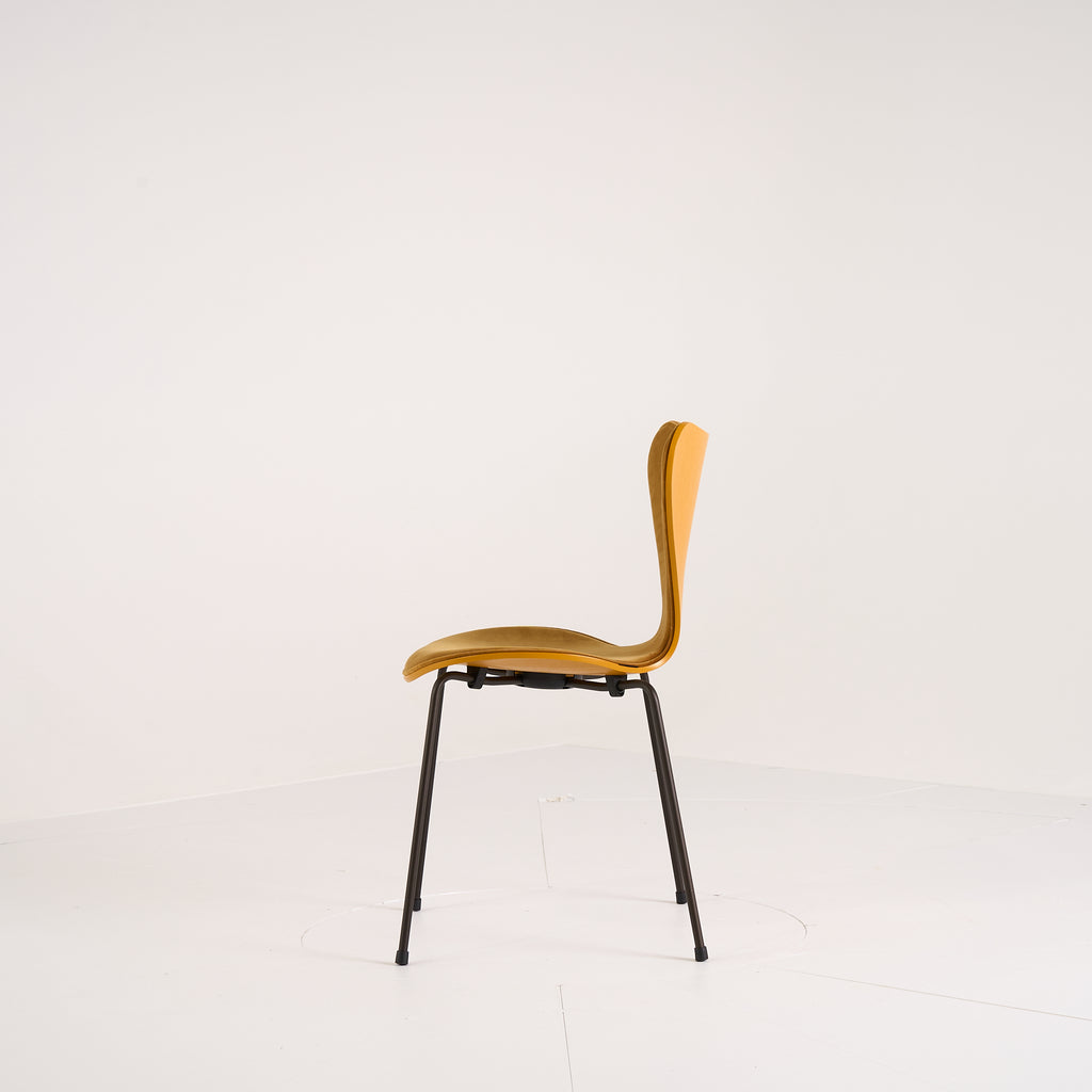 Series 7 Chair  by Fritz Hansen in Belfast Ochre / Burnt Yellow Ash / Brown Bronze | Floor Sample – Very Good | Shop Now | MO-FHA-3107FRU-62-Hero Image-5