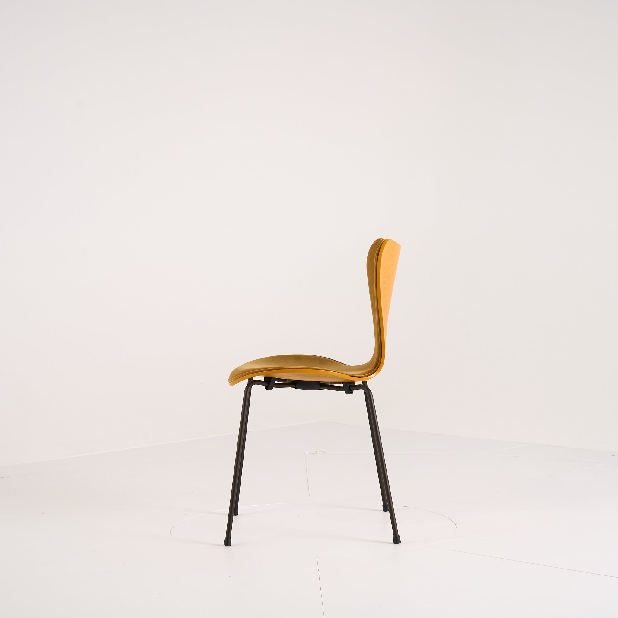 Series 7 Chair  by Fritz Hansen in Belfast Ochre / Burnt Yellow Ash / Brown Bronze | Floor Sample – Very Good | Shop Now | MO-FHA-3107FRU-62-Hero Image-5