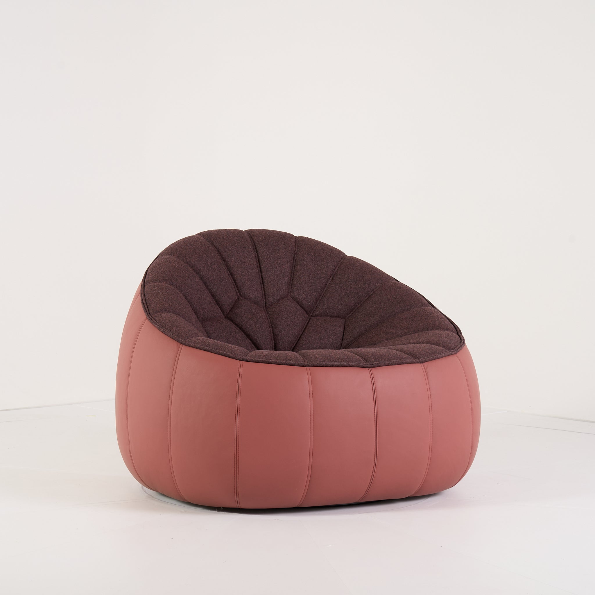 Ottoman Indoor Armchair by Ligne Roset in Cuir / Divina Colombin | Floor Sample – Very Good | Shop Now | MO-LIR-18220120_210-1224-Hero Image-5