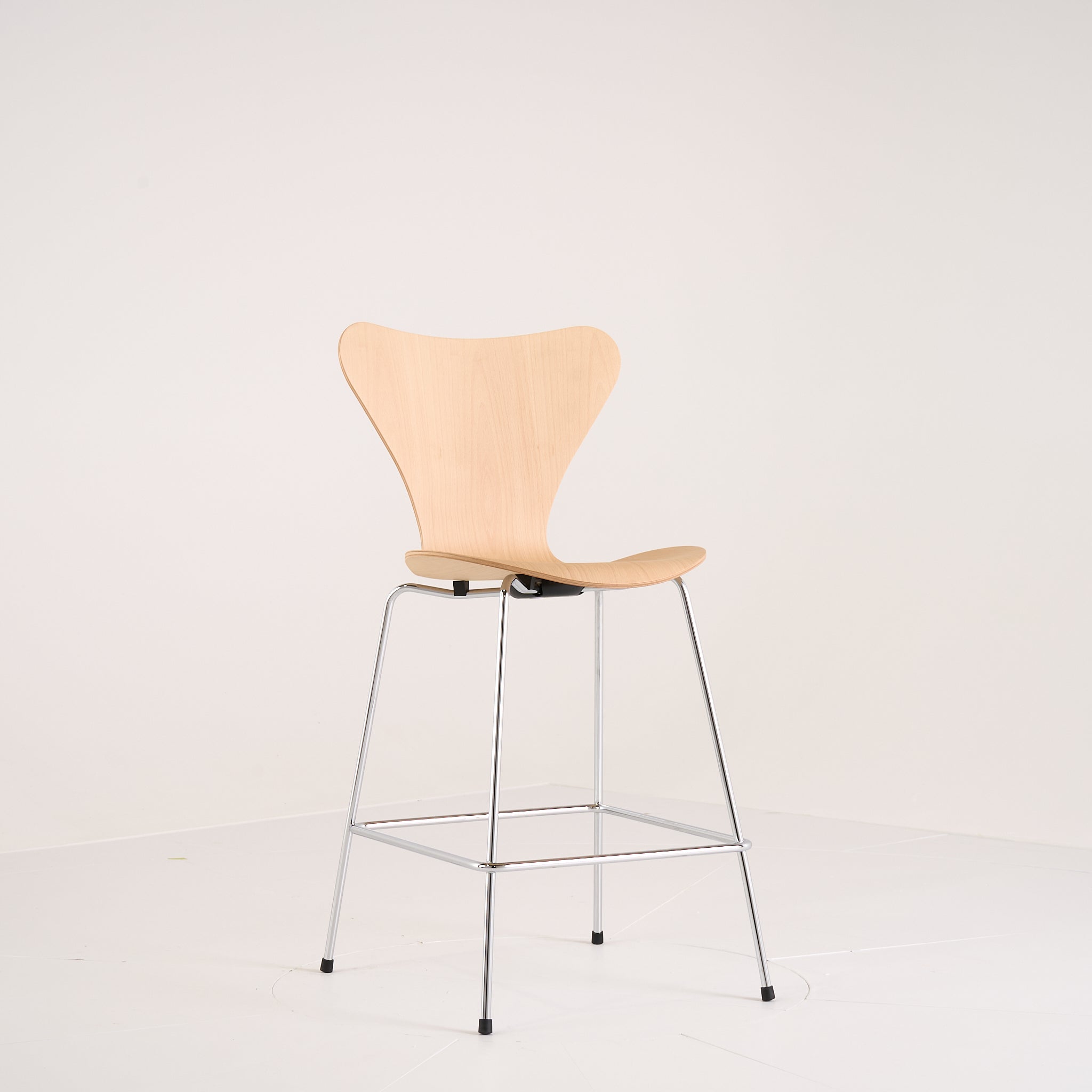 Series 7 Counter Stool by Fritz Hansen in Beech / Chrome | Floor Sample – Very Good | Shop Now | MO-FHA-3187-53-Hero Image-5