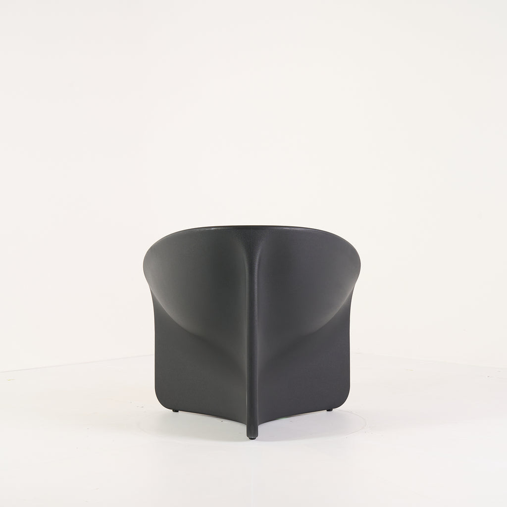 Bluff Chair by Heller in Black | Floor Sample – Very Good | Shop Now | MO-HLR-2302_06-1383-Hero Image-7