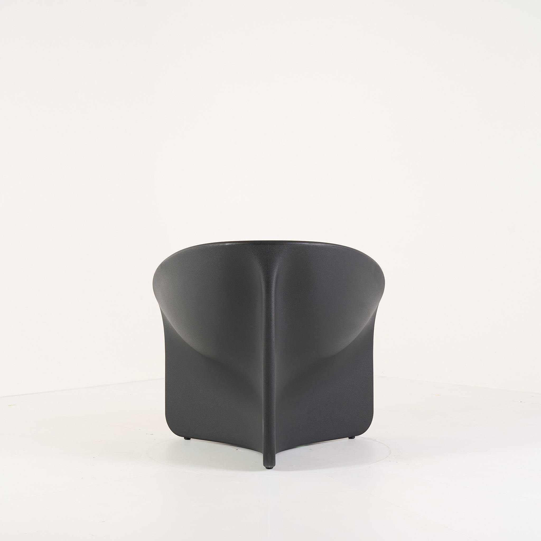 Bluff Chair by Heller in Black | Floor Sample – Very Good | Shop Now | MO-HLR-2302_06-1383-Hero Image-7