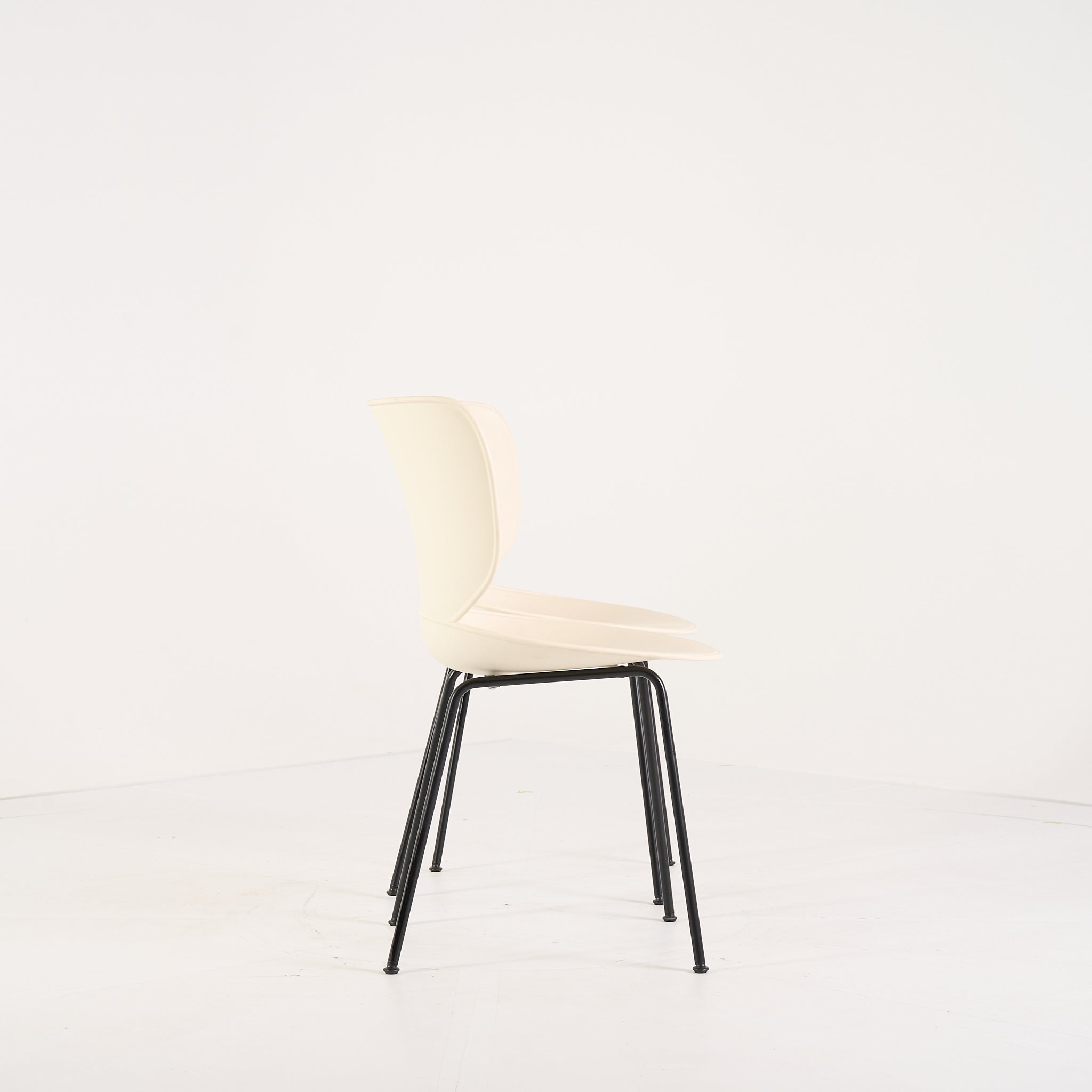 Hana Chair Un-Upholstered (Set of 2) by Moooi in Oyster White / Non-Stackable Black Legs | Project Piece – As-Is | Shop Now | MO-MOO-8718282380391-1432-Hero Image-3