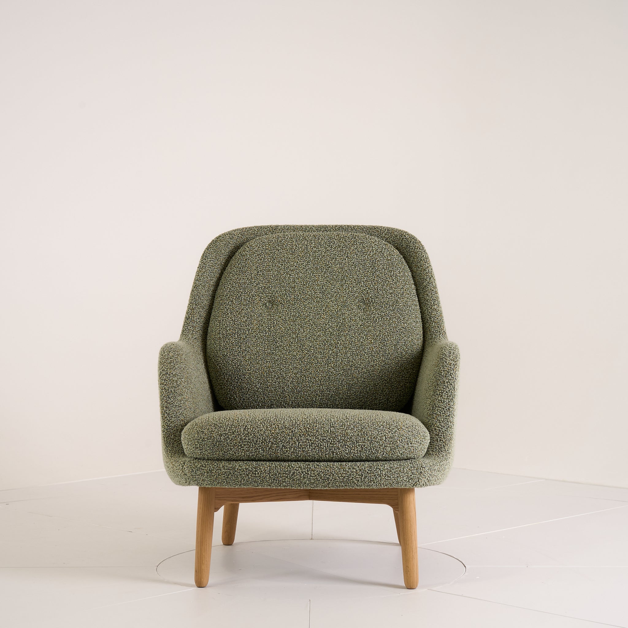 Fri Chair by Fritz Hansen in Knoll Looped In Ivy / Oak | Open Box – Excellent | Shop Now | MO-FHA-JH4-42-Hero Image-4