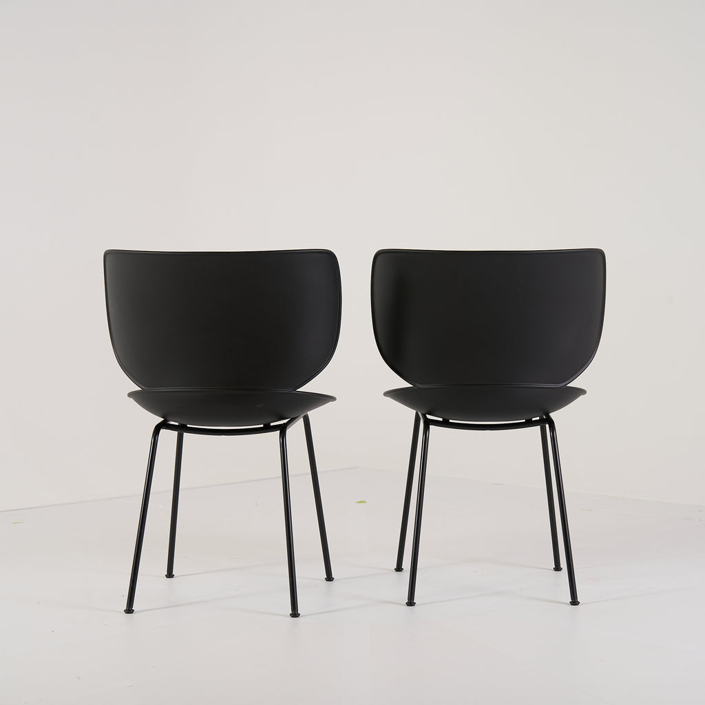 Hana Chairs Unupholstered Set of 2 by Moooi in Black/Black Non-Stacking | Gently Used – Good | Shop Now | MO-MOO-8718282380278-139-Hero Image-2