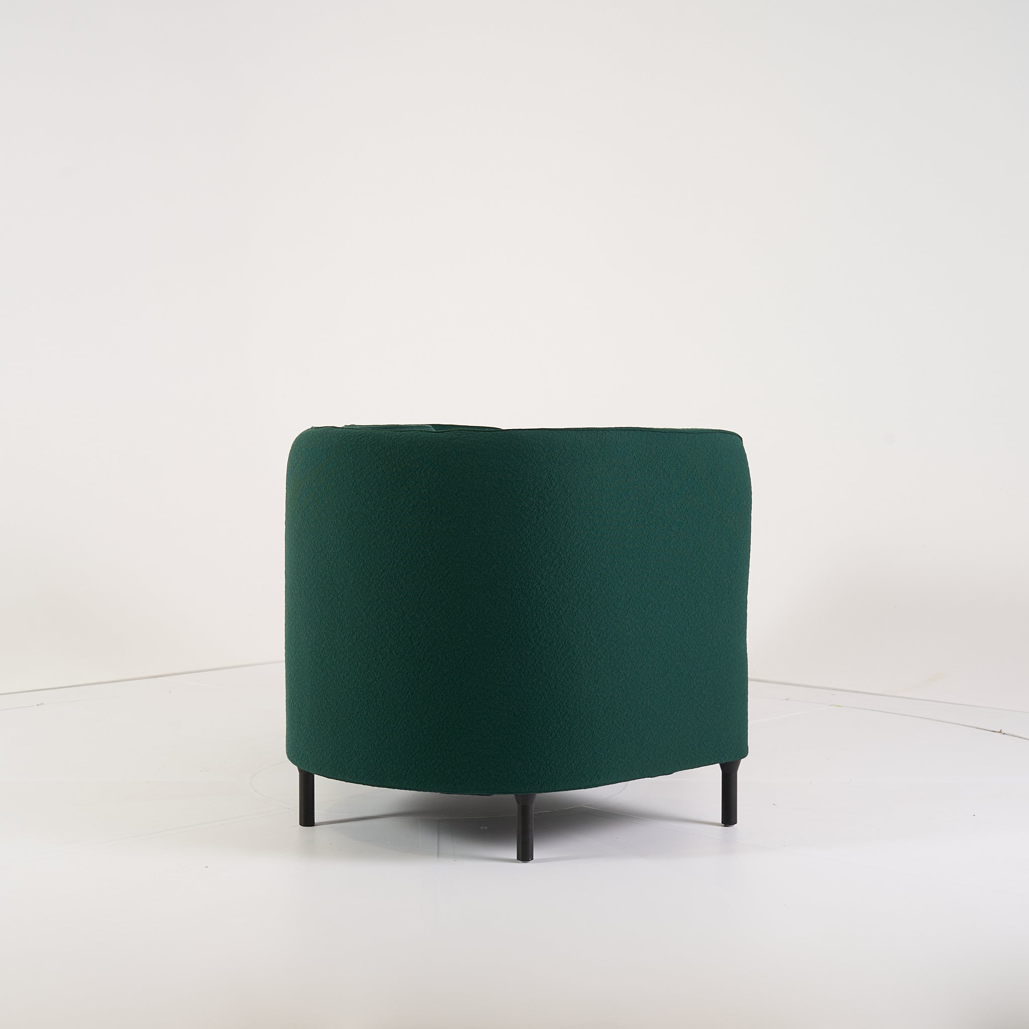 Hémicycle Vis-a-vis seat by Ligne Roset in Maxi Sapin | Well Loved – Fair | Shop Now | MO-LIR-14200600-1211-Hero Image-1