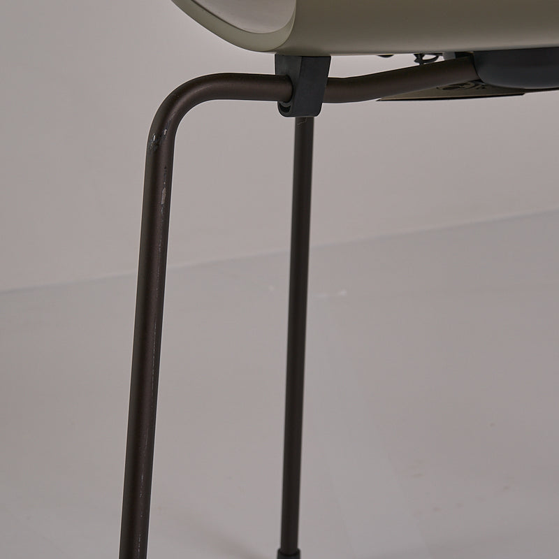 Series 7 Chair-Detail Image-7