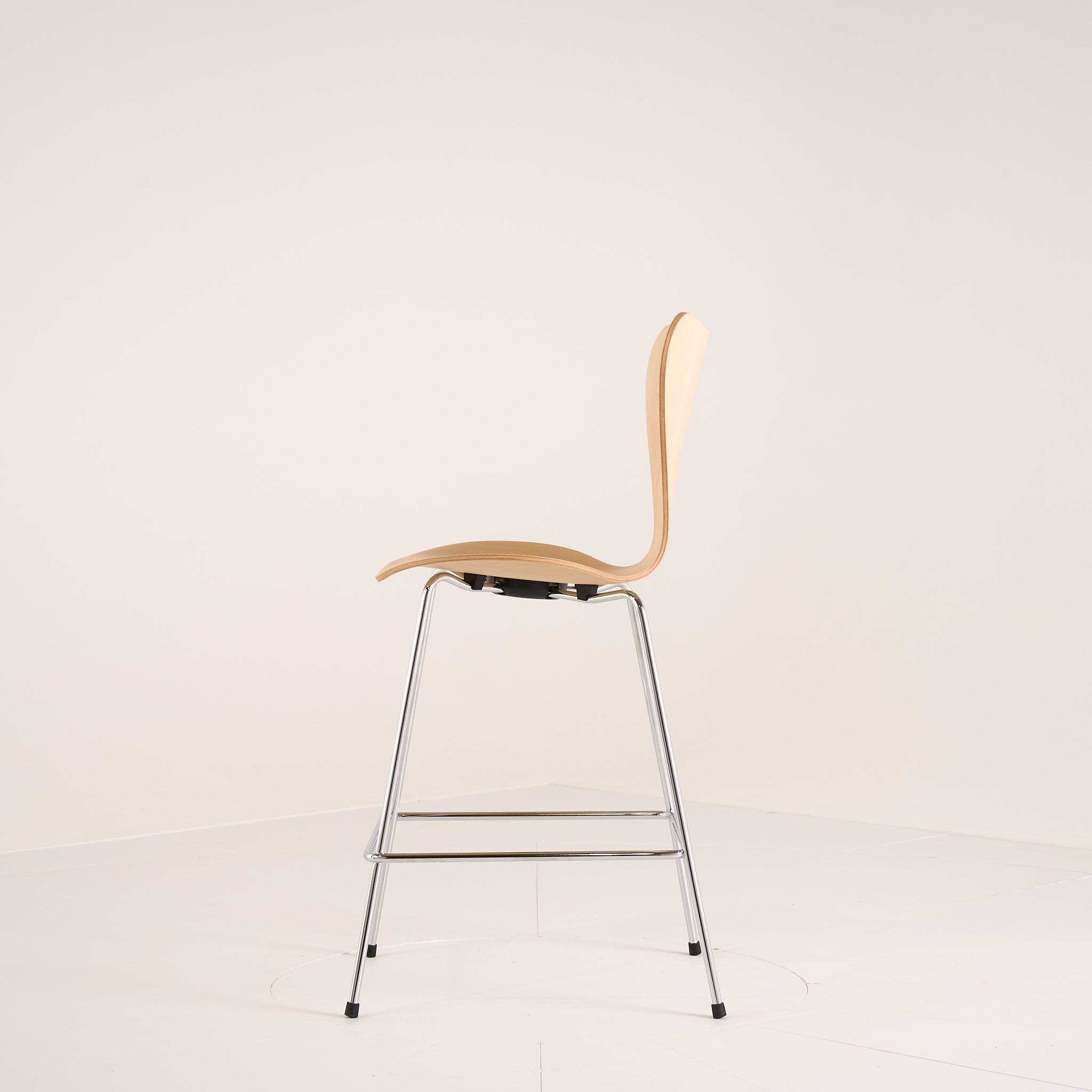 Series 7 Counter Stool by Fritz Hansen in Beech / Chrome | Floor Sample – Very Good | Shop Now | MO-FHA-3187-53-Hero Image-4