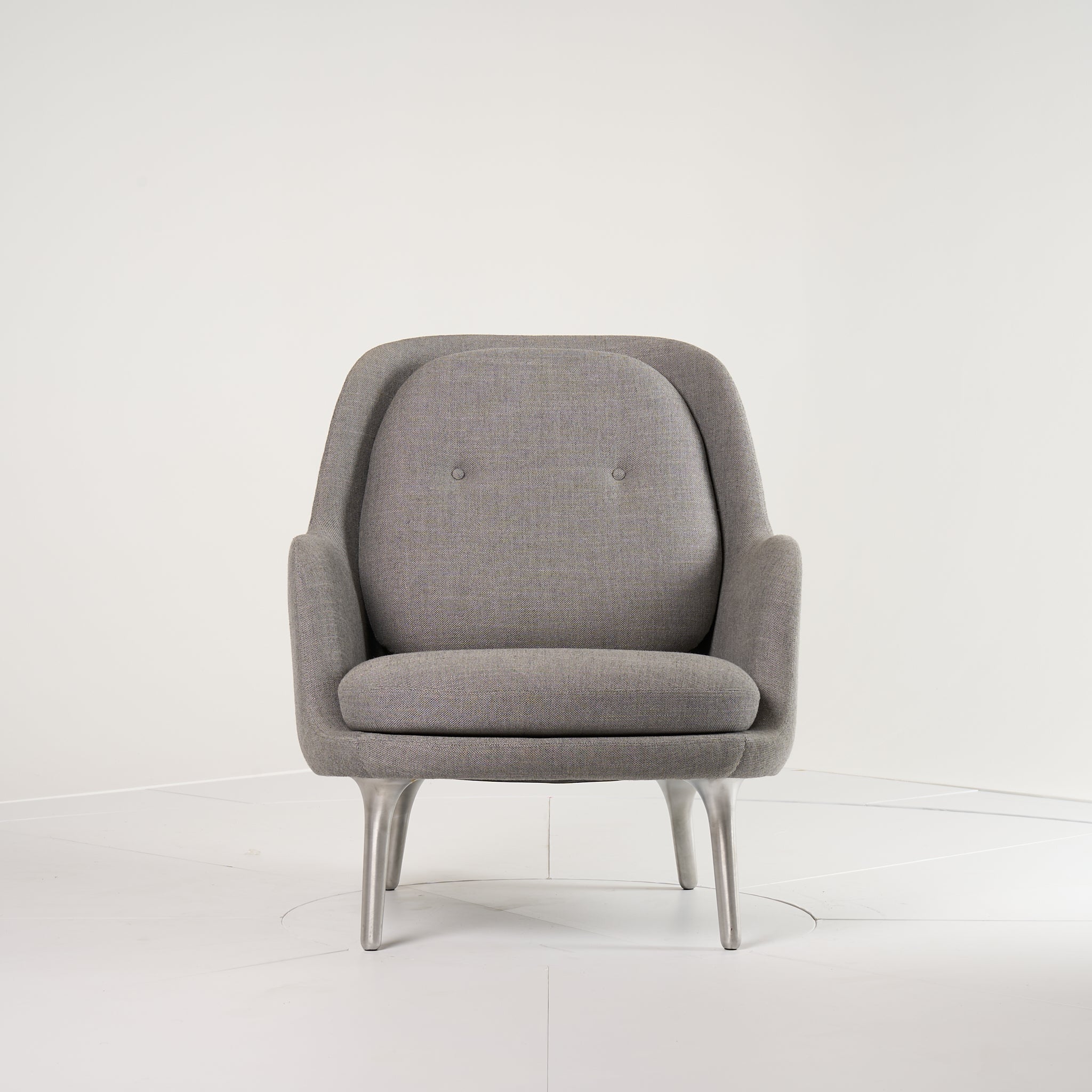 Fri Chair by Fritz Hansen in Light Grey / Brushed Aluminum | Open Box – Excellent | Shop Now | MO-FHA-JH4-44-Hero Image-5
