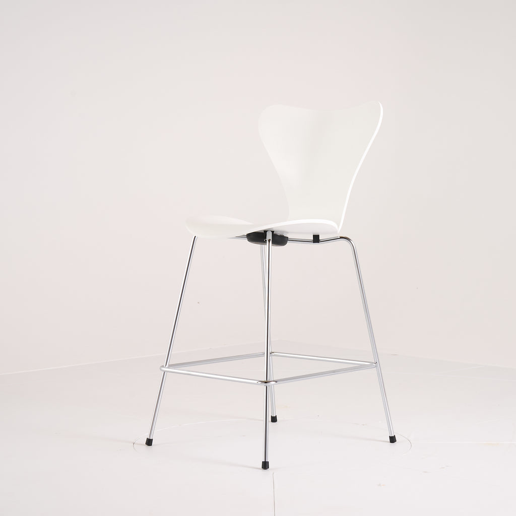 Series 7 Counter Stool by Fritz Hansen in Lacquered White / Chrome | Floor Sample – Very Good | Shop Now | MO-FHA-3187-54-Hero Image-2