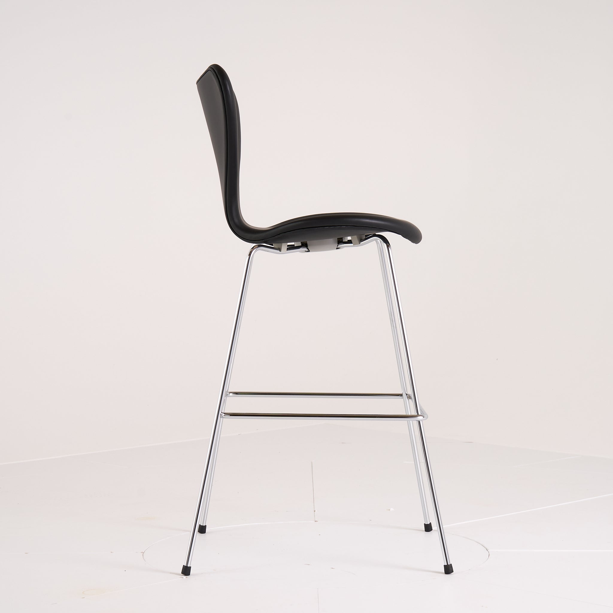Series 7 Bar Stool by Fritz Hansen in Essential Leather Black / Chrome | Floor Sample – Very Good | Shop Now | MO-FHA-3197-52-Hero Image-2